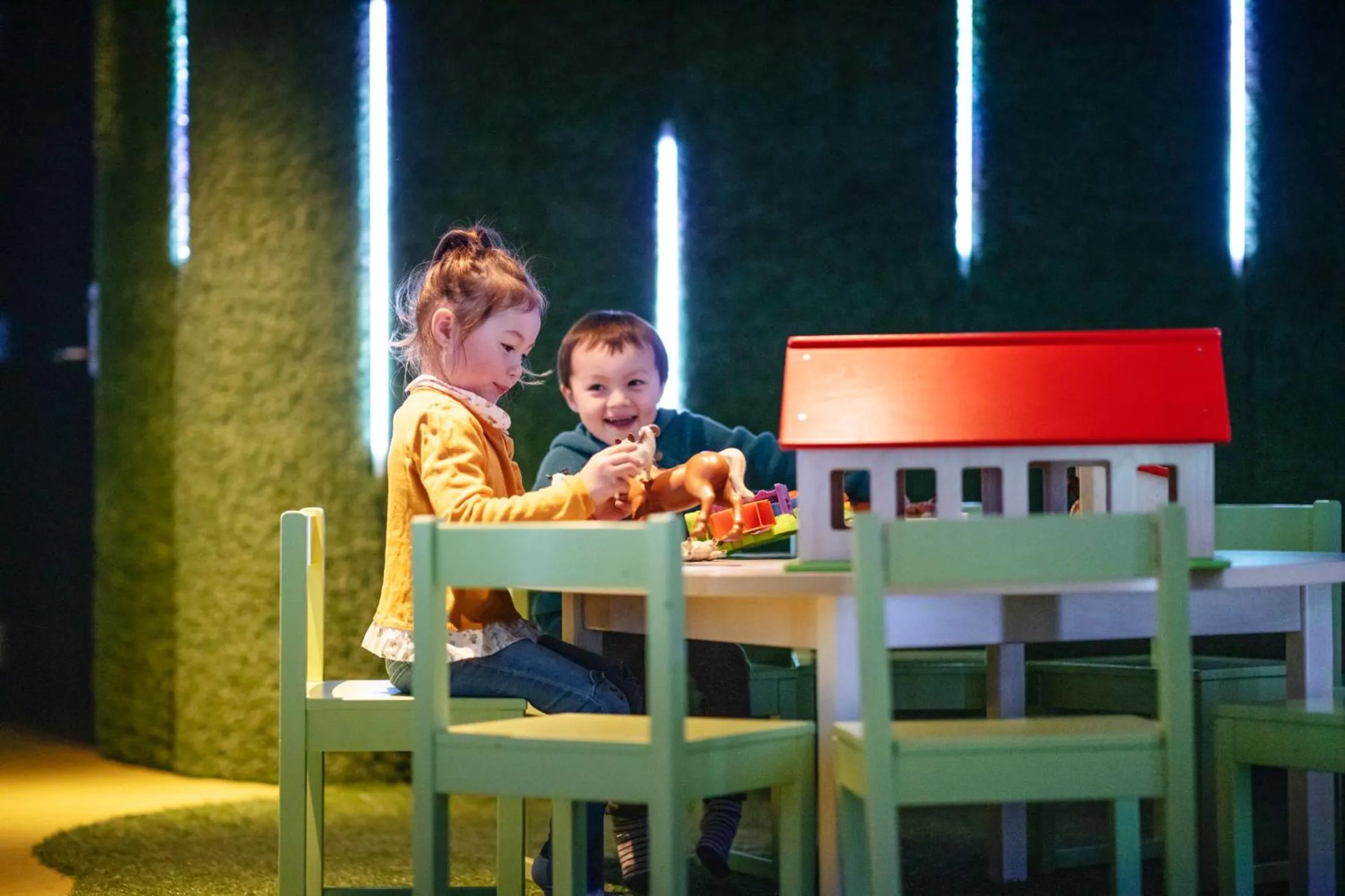 People in Hotel Alexandra Loen