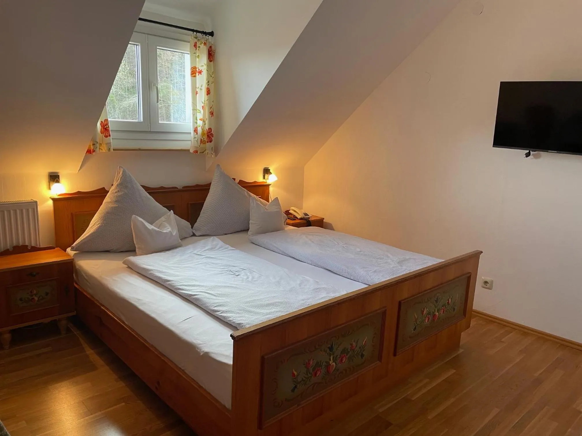 Photo of the whole room, Bed in Gasthof Martinihof