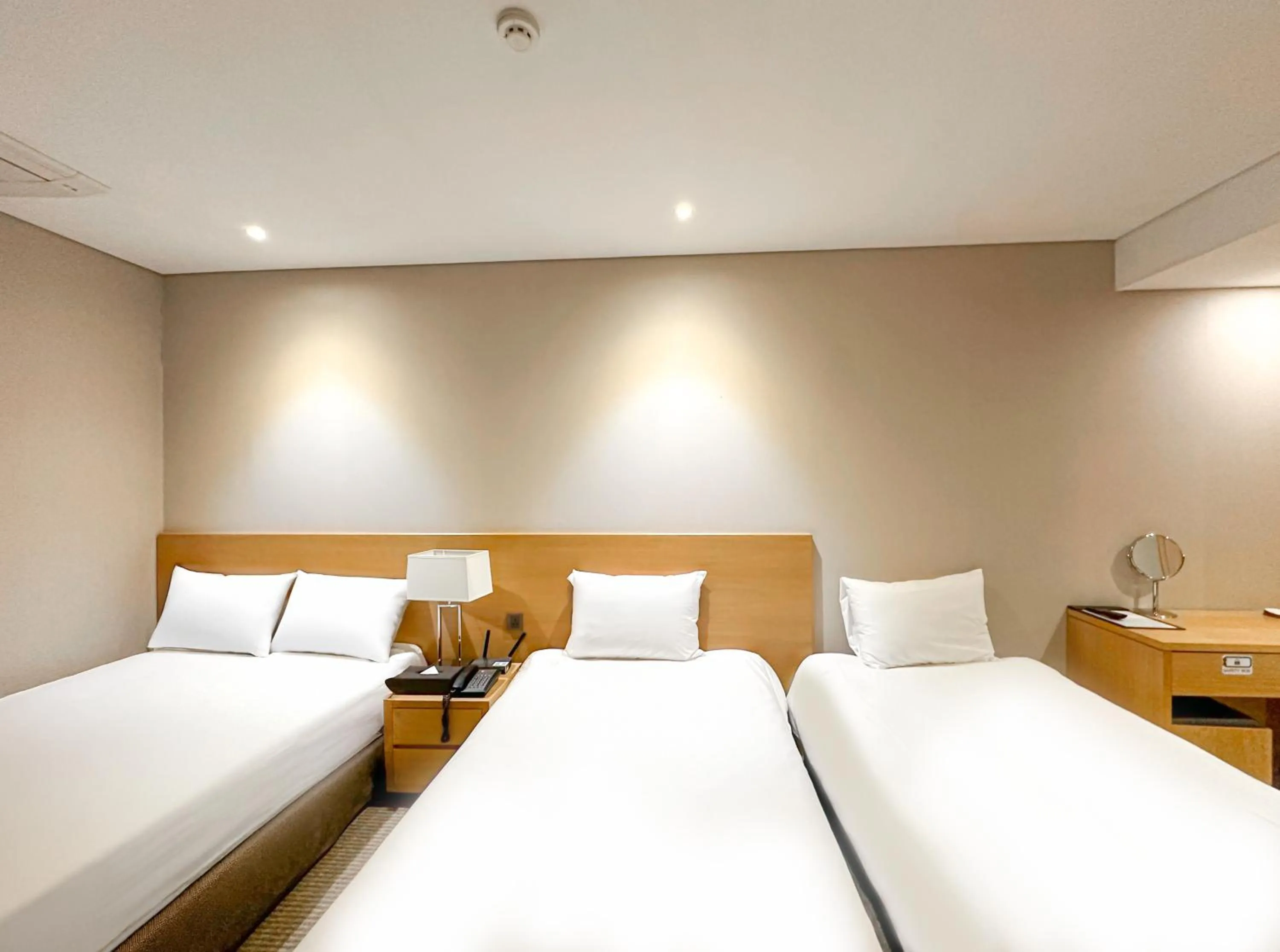 Bed in Hotel New Oriental Myeongdong