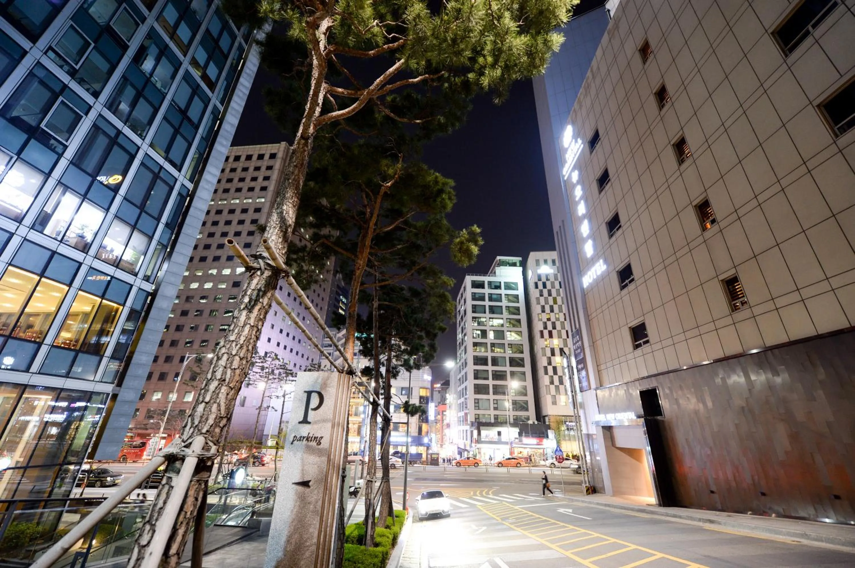Facade/entrance in Hotel New Oriental Myeongdong