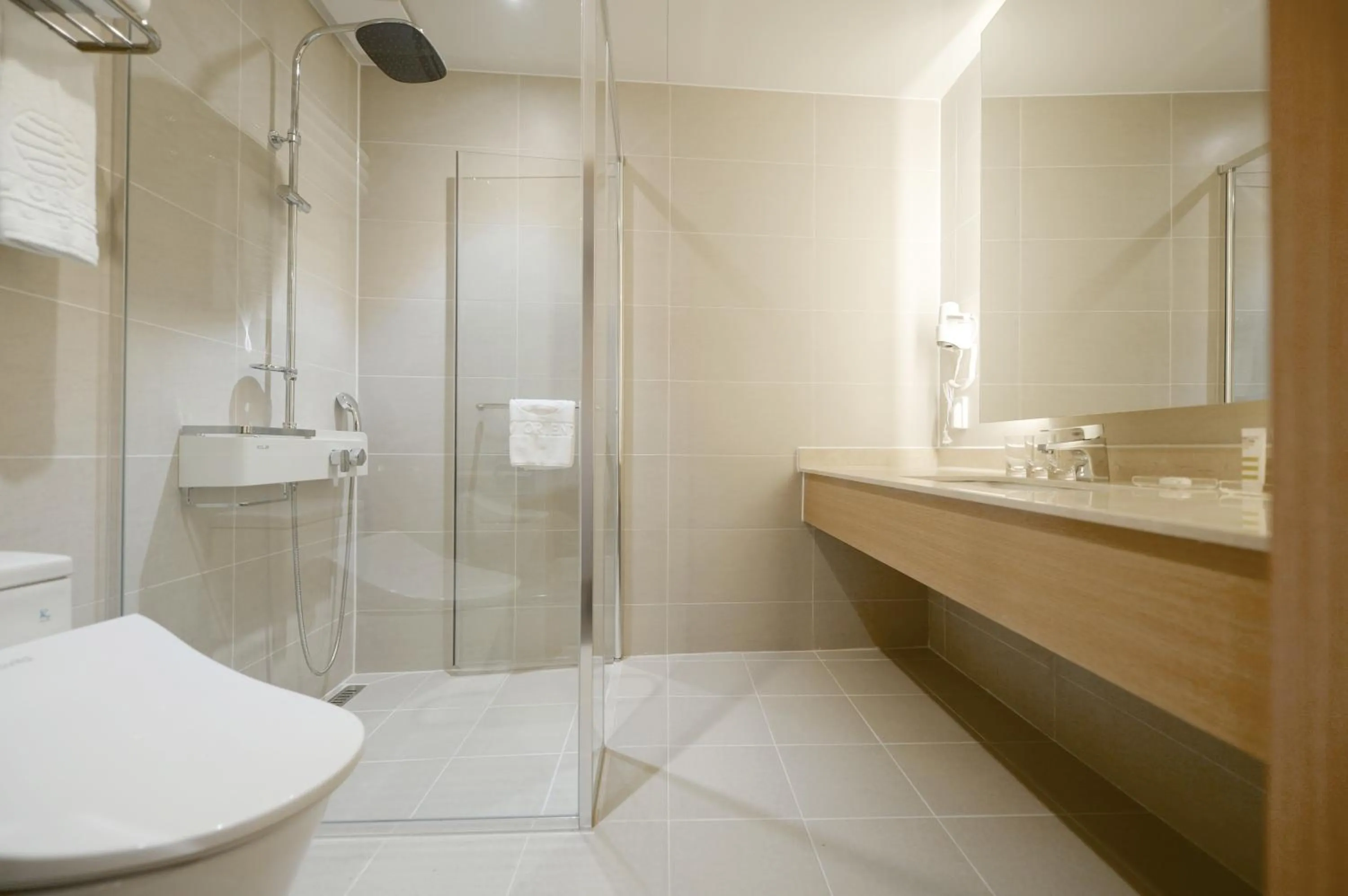 Shower in Hotel New Oriental Myeongdong