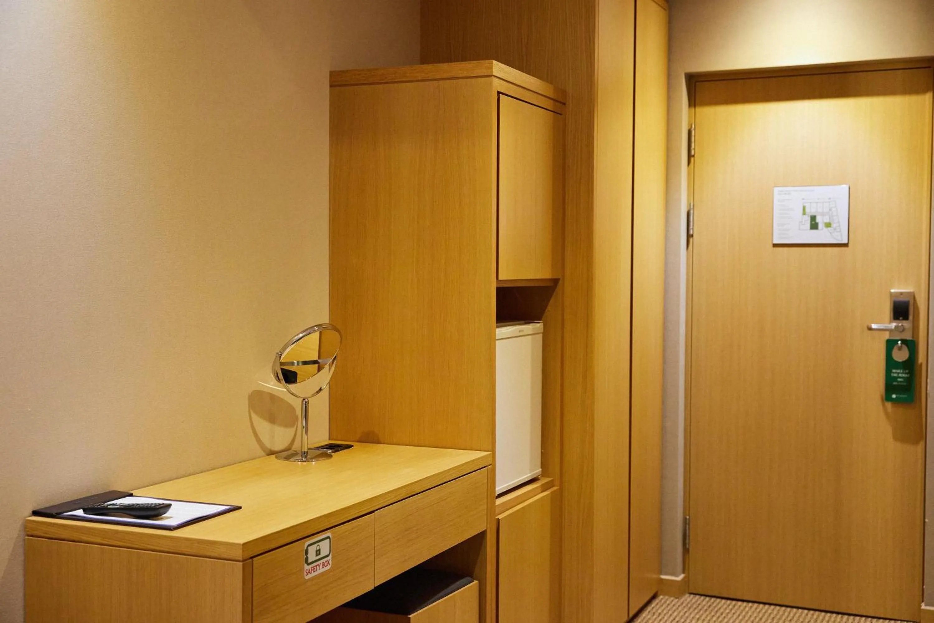 wardrobe in Hotel New Oriental Myeongdong