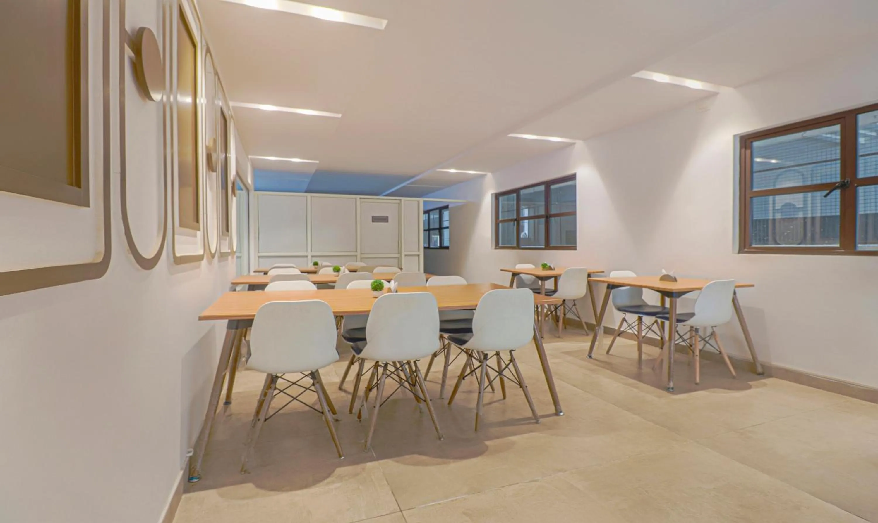 Restaurant/places to eat in Treebo YC Grand Boutique, Electronic City