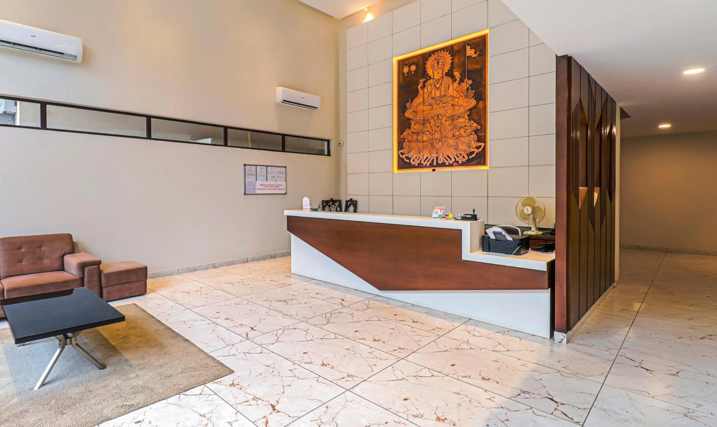 Lobby or reception in Treebo YC Grand Boutique, Electronic City