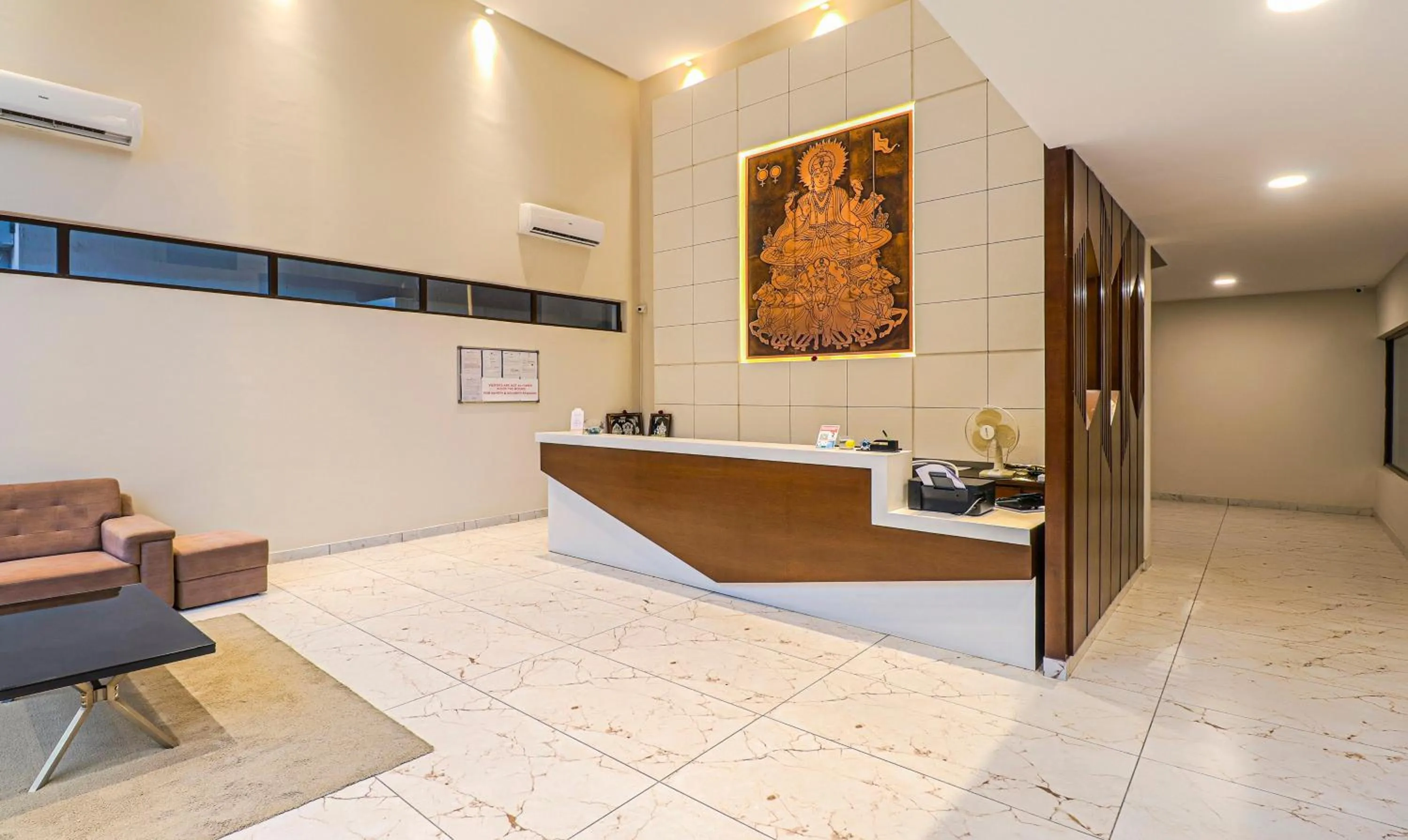 Lobby or reception in Treebo YC Grand Boutique, Electronic City