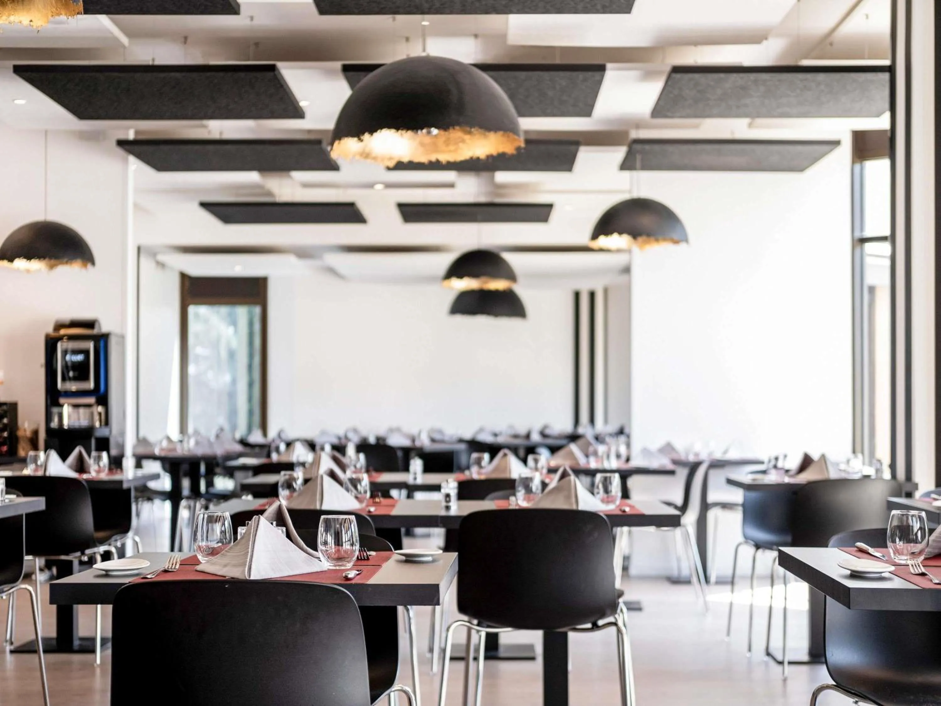 Restaurant/places to eat in Mercure Tours Sud