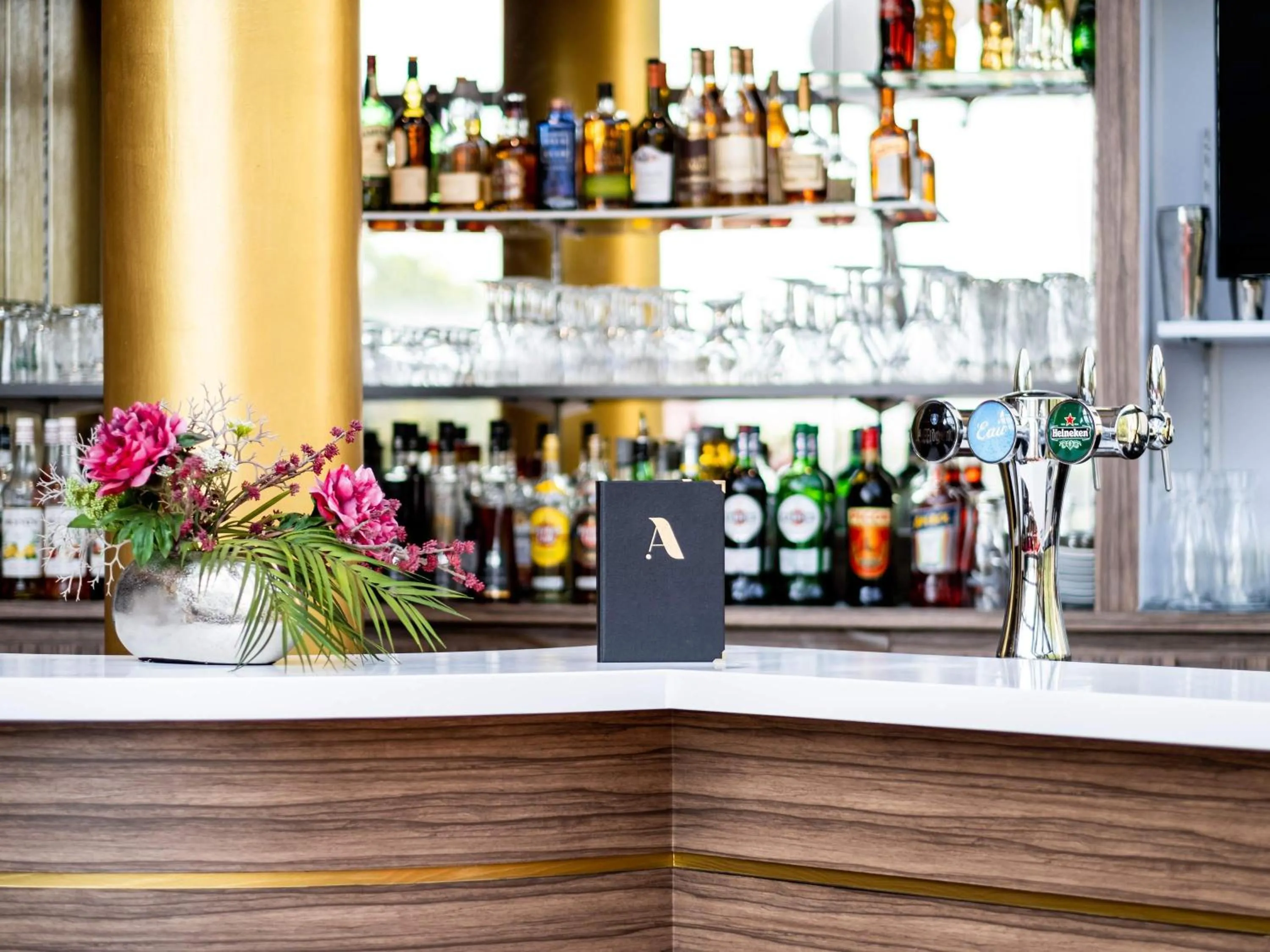 Lounge or bar in Mercure Tours Sud