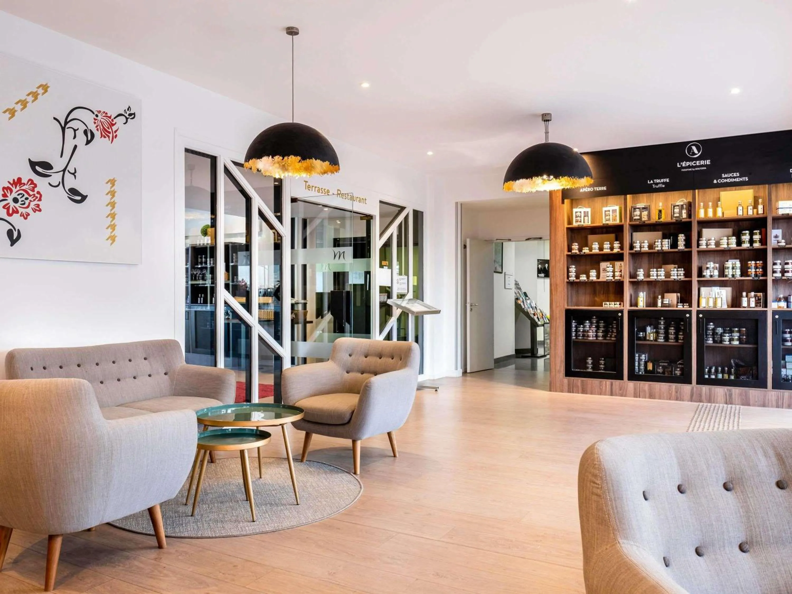 Property building in Mercure Tours Sud