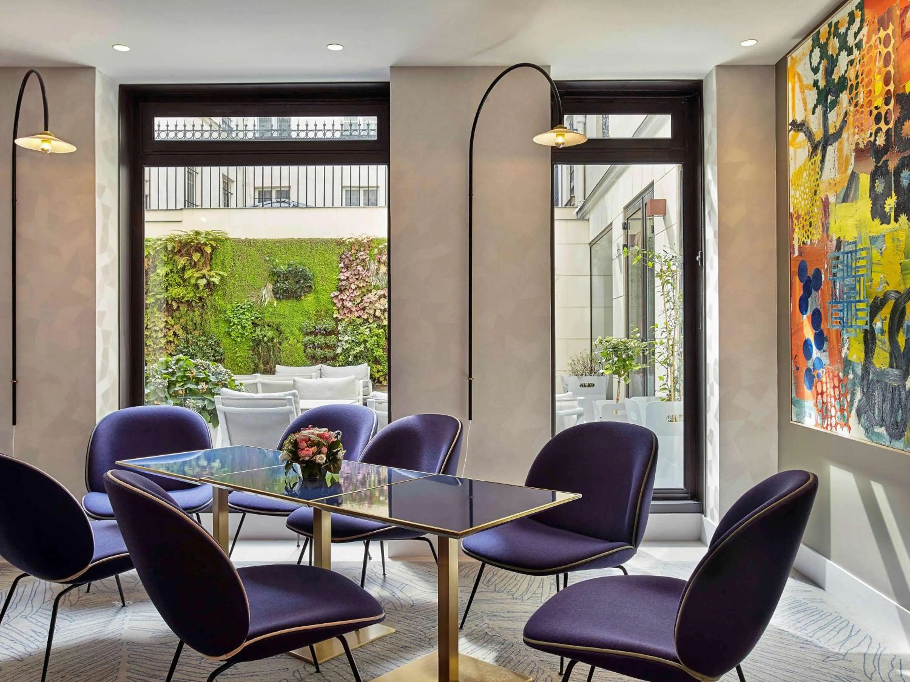 Lounge or bar in Mercure Paris Opera Garnier Hôtel & Spa