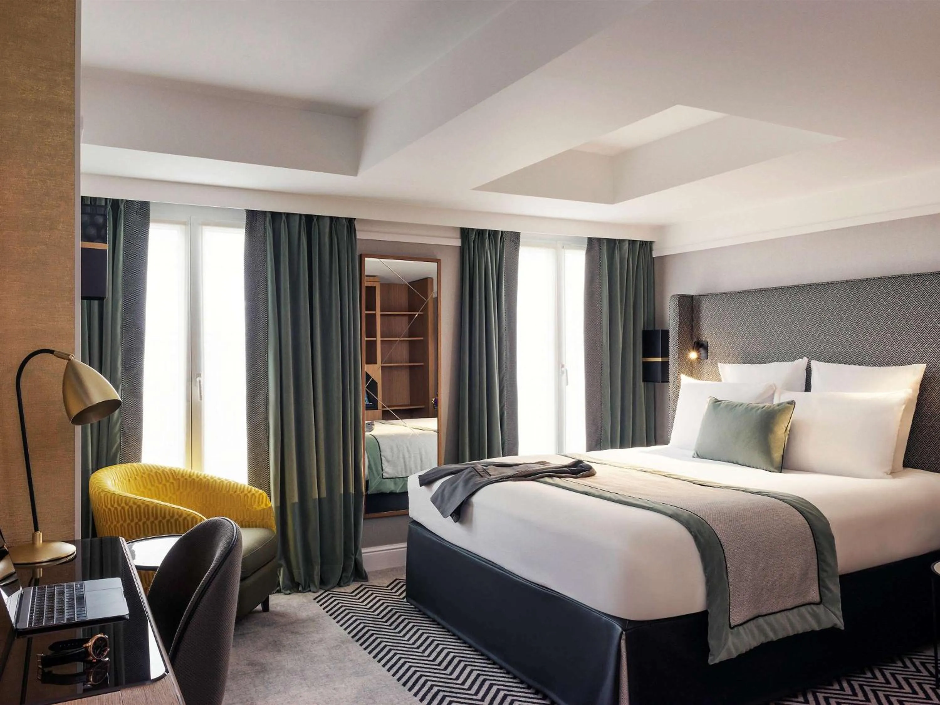 Photo of the whole room, Bed in Mercure Paris Opera Garnier Hôtel & Spa