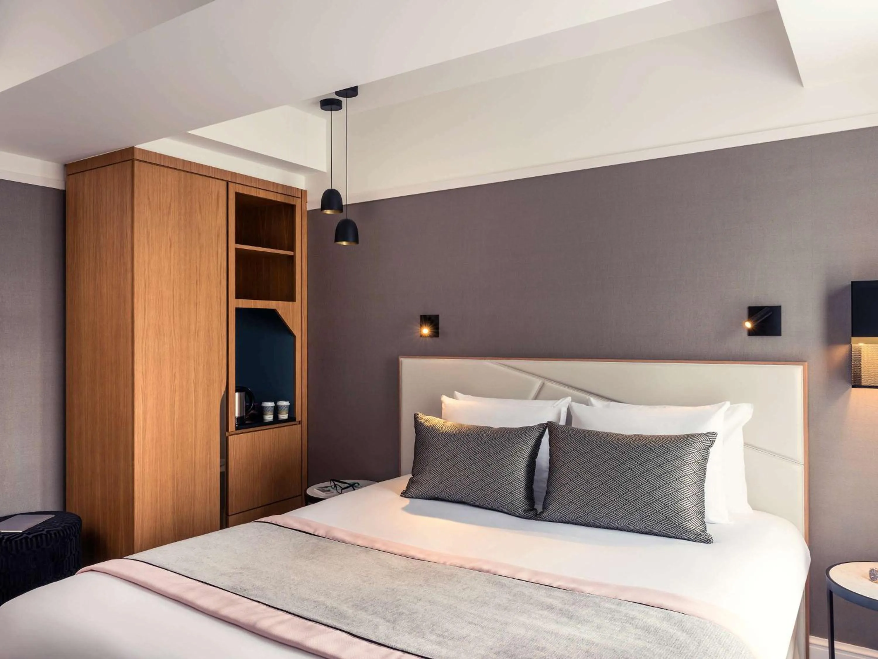 Photo of the whole room, Bed in Mercure Paris Opera Garnier Hôtel & Spa