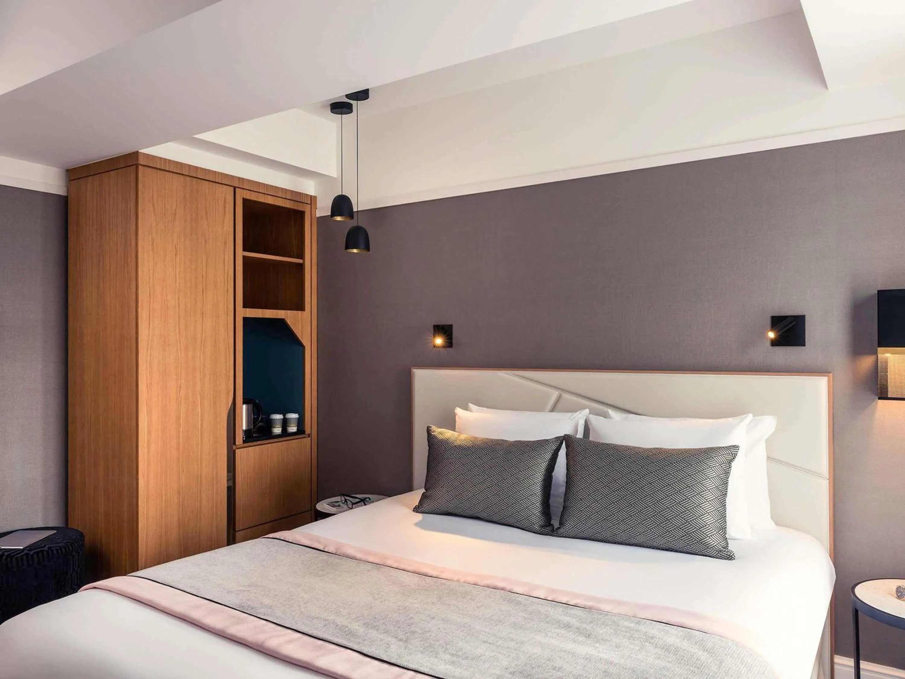 Bedroom, Bed in Mercure Paris Opera Garnier Hôtel & Spa