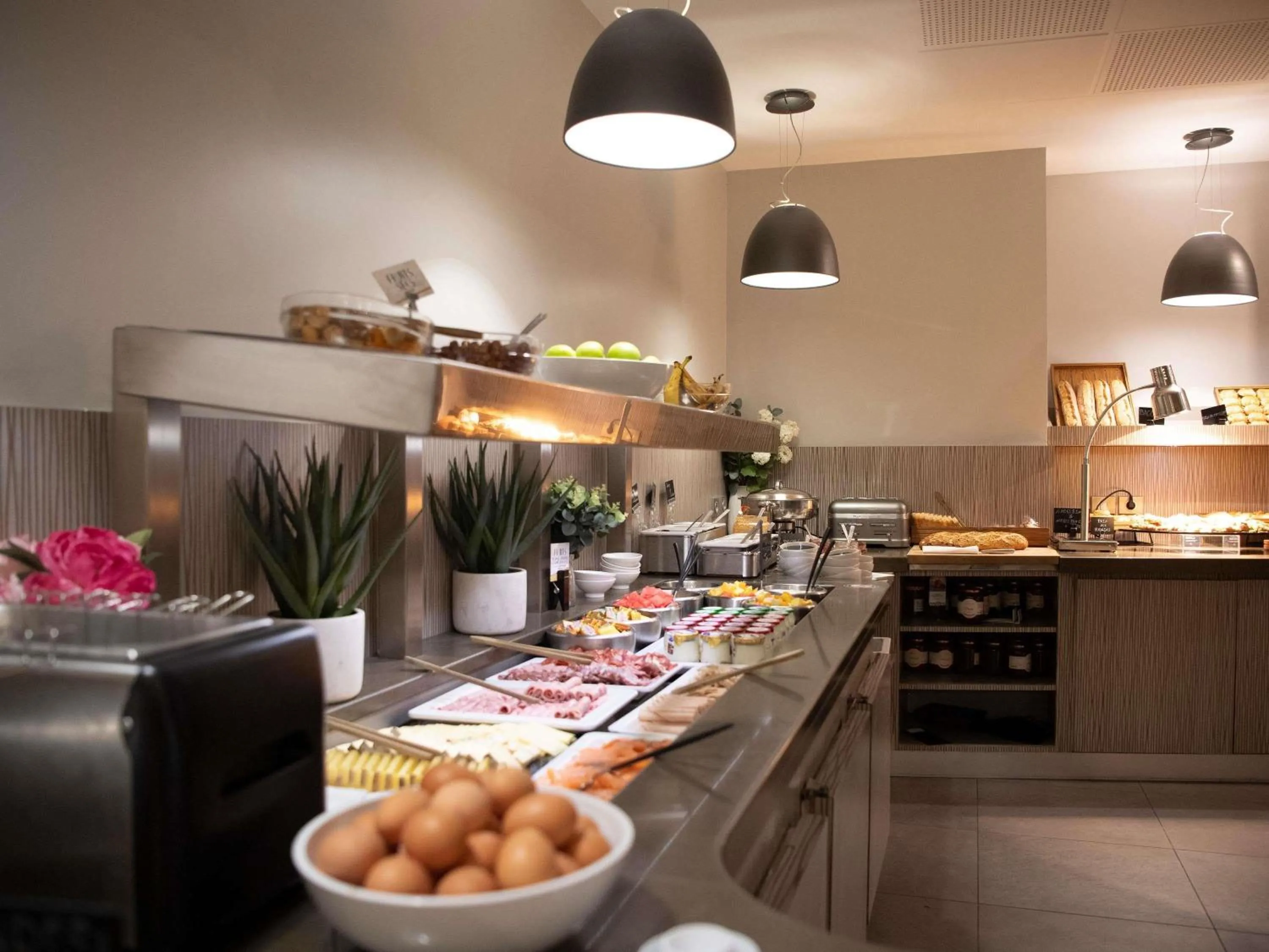 Breakfast in Mercure Paris Opera Garnier Hôtel & Spa