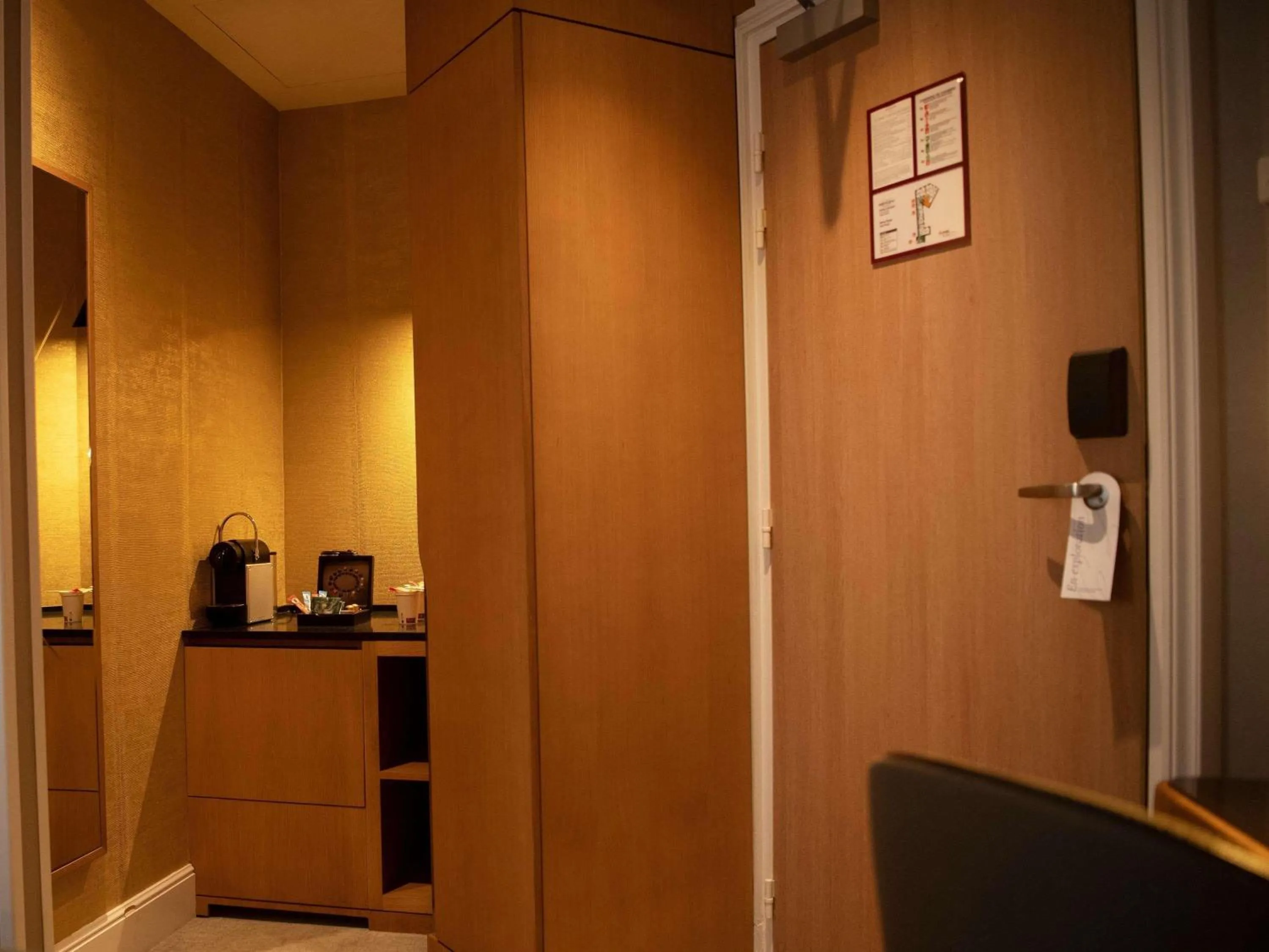 Bedroom in Mercure Paris Opera Garnier Hôtel & Spa