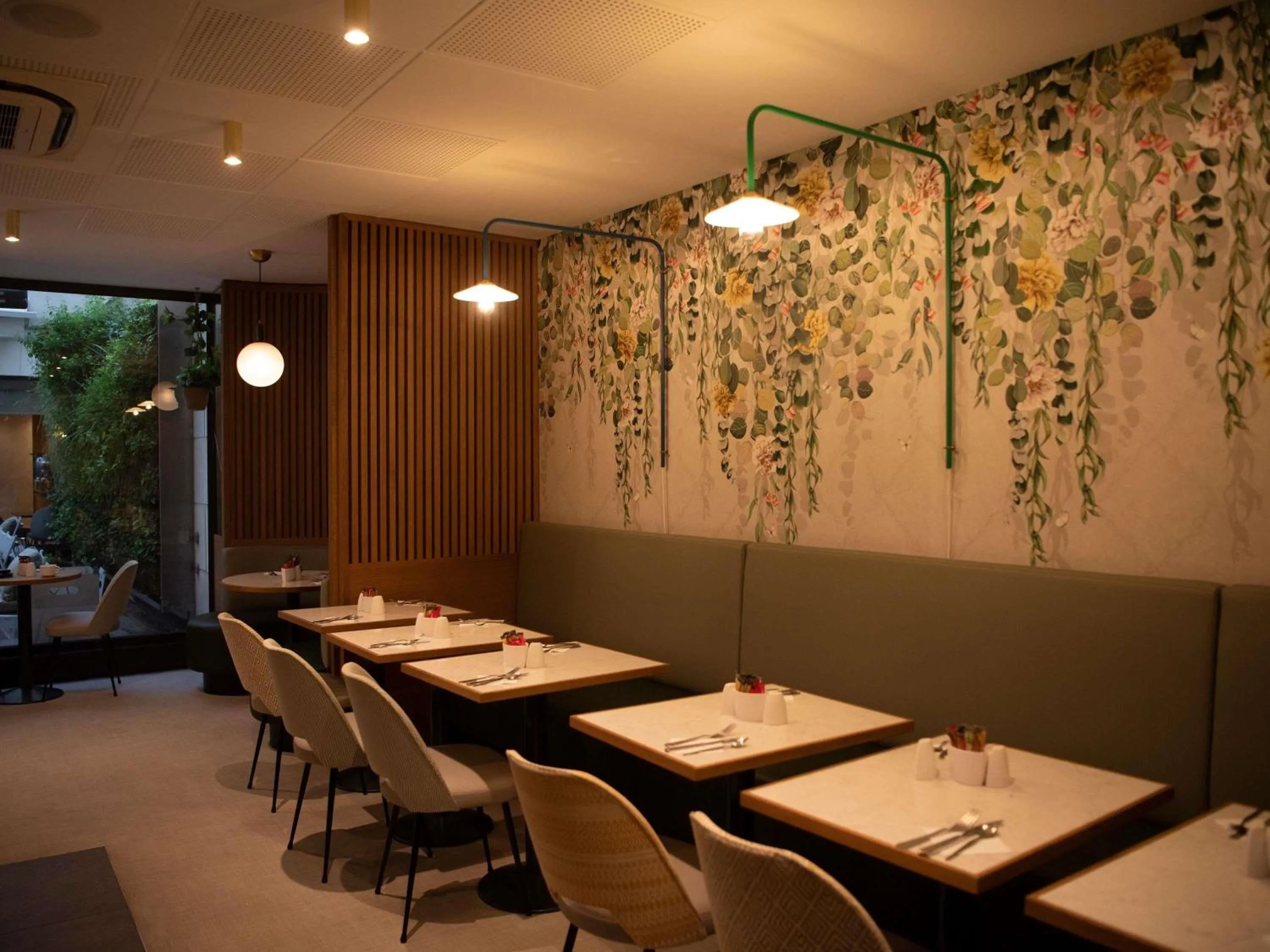 Breakfast in Mercure Paris Opera Garnier Hôtel & Spa