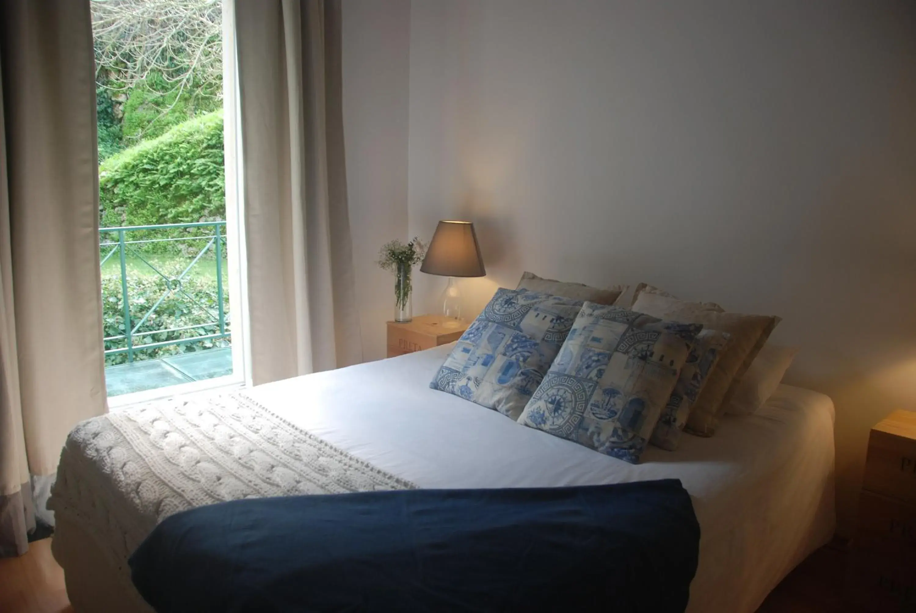 Double Room with Private Bathroom and Garden View in Sintra Center Guest House Escape to Nature Double Room with Private Bathroom and Garden View in Sintra Center Guest House Escape to Nature