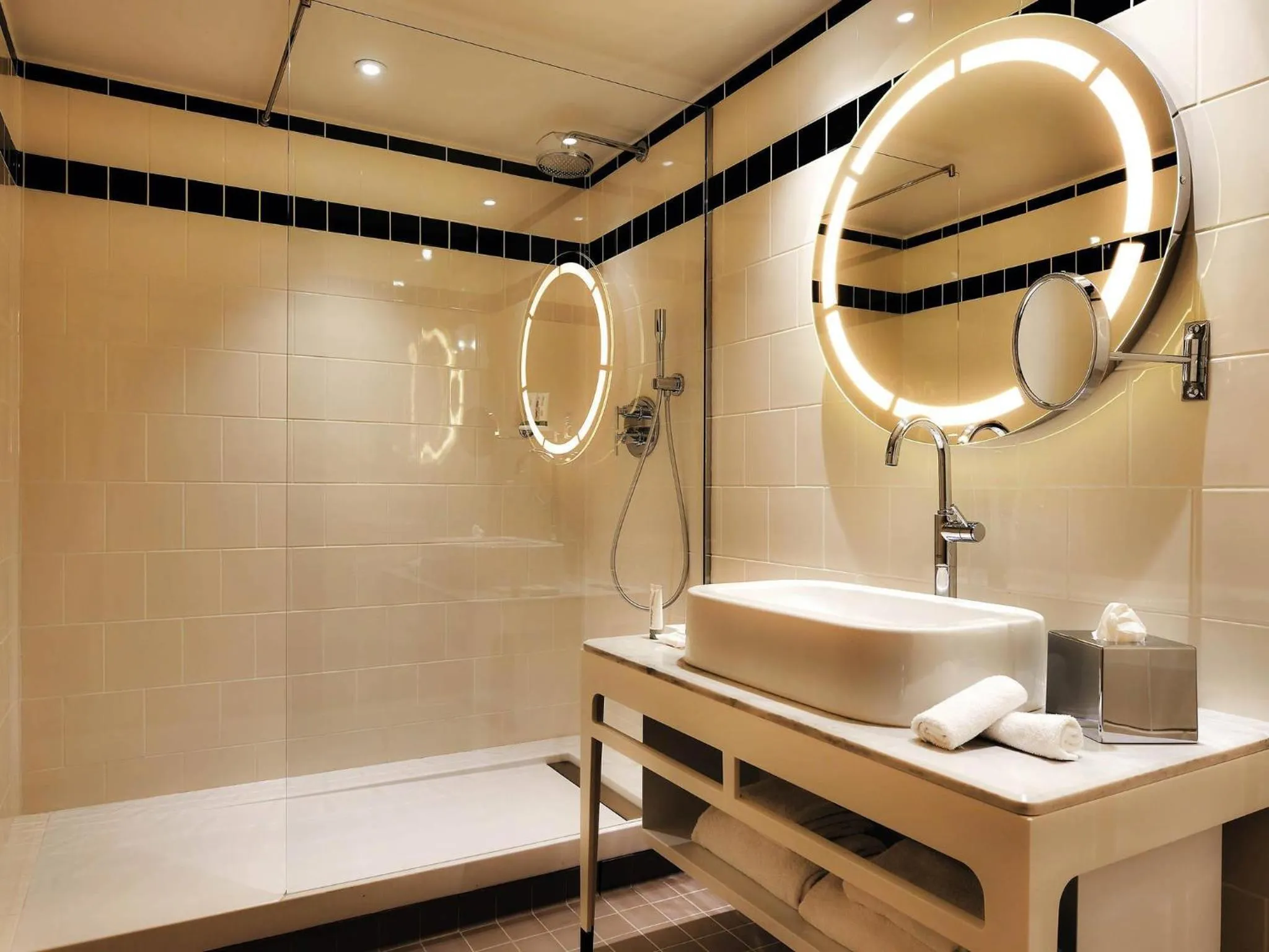 Bedroom in Carlton Hotel Lyon - MGallery Collection