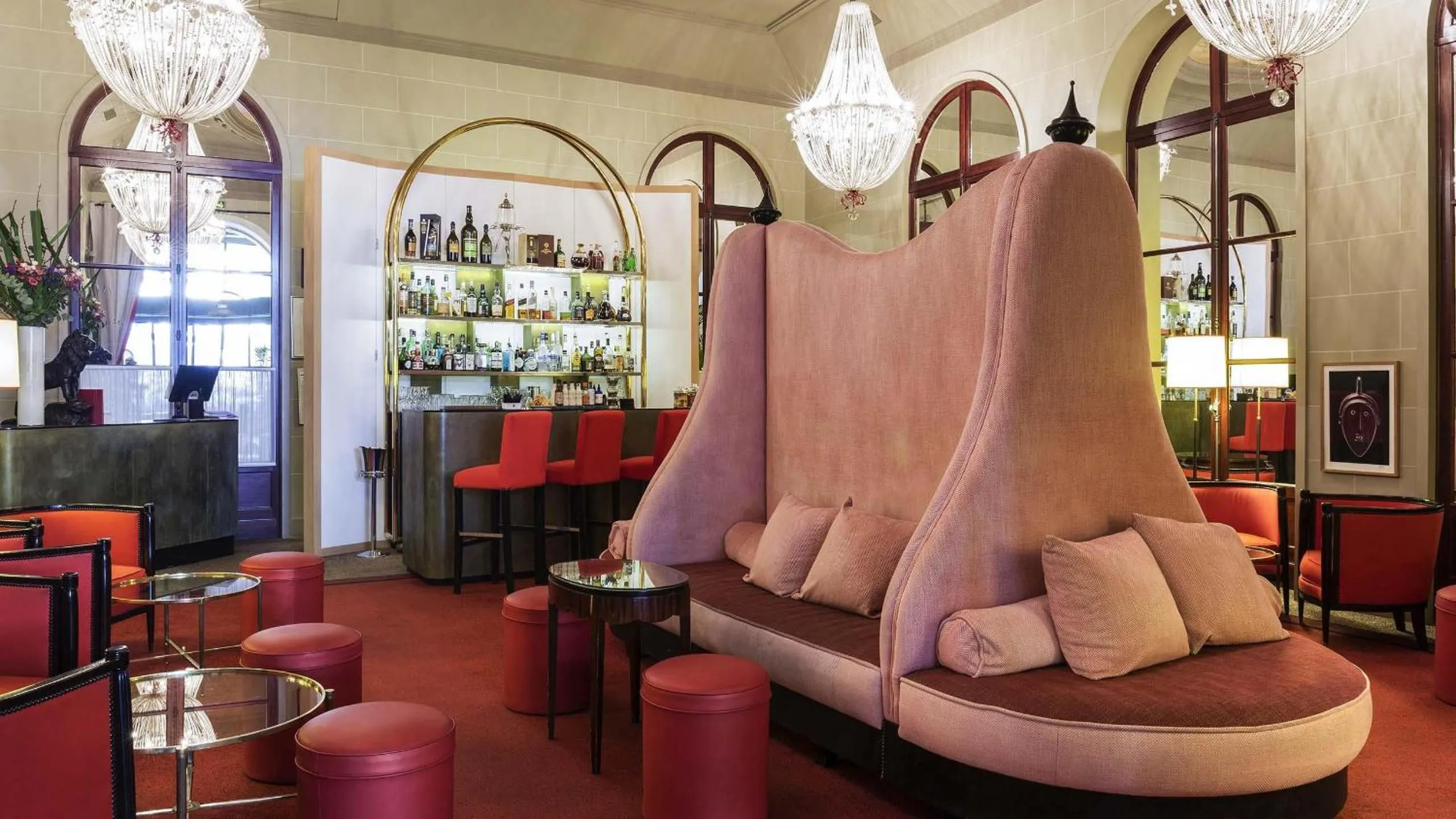 Lounge or bar in Carlton Hotel Lyon - MGallery Collection