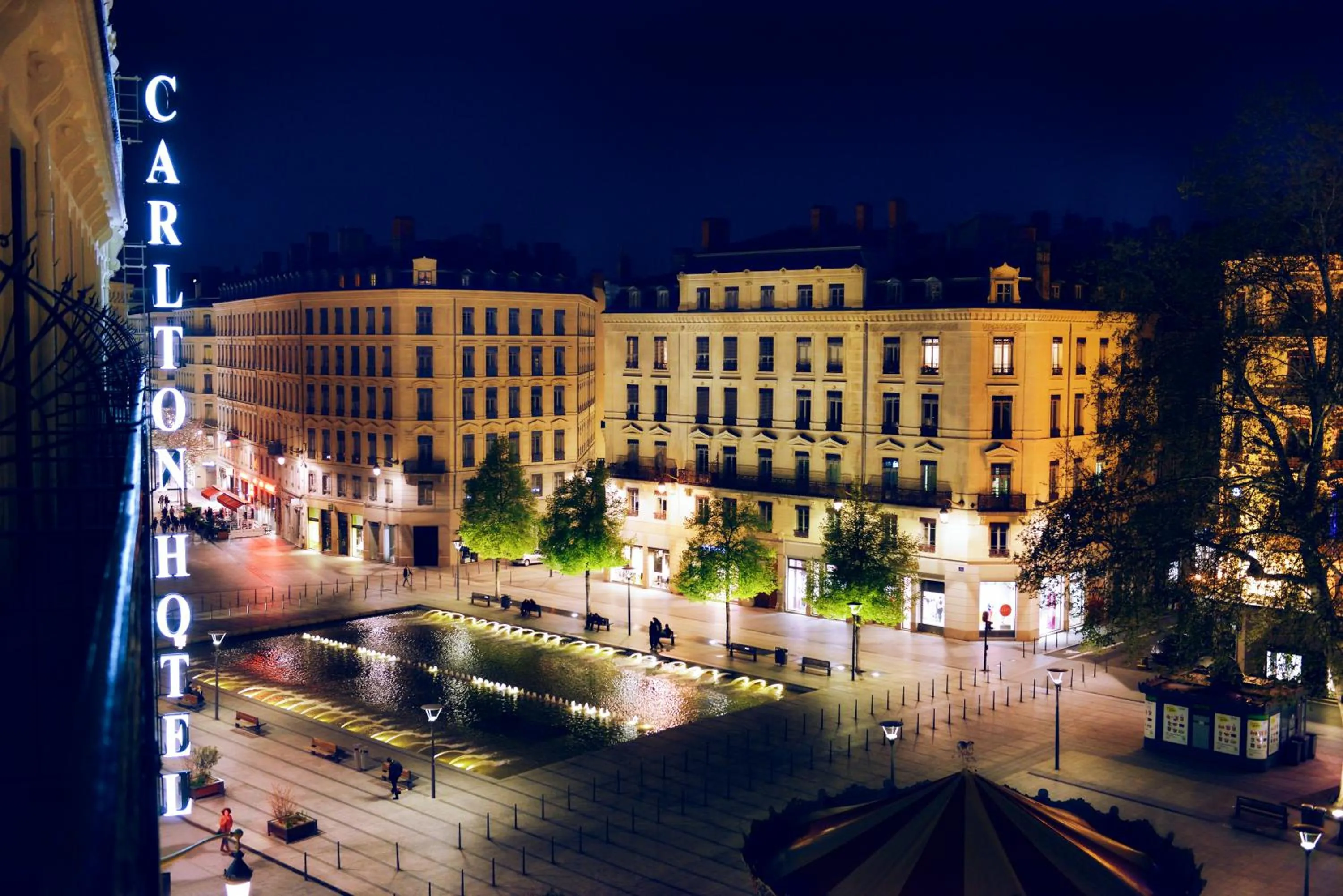 Night in Carlton Hotel Lyon - MGallery Collection