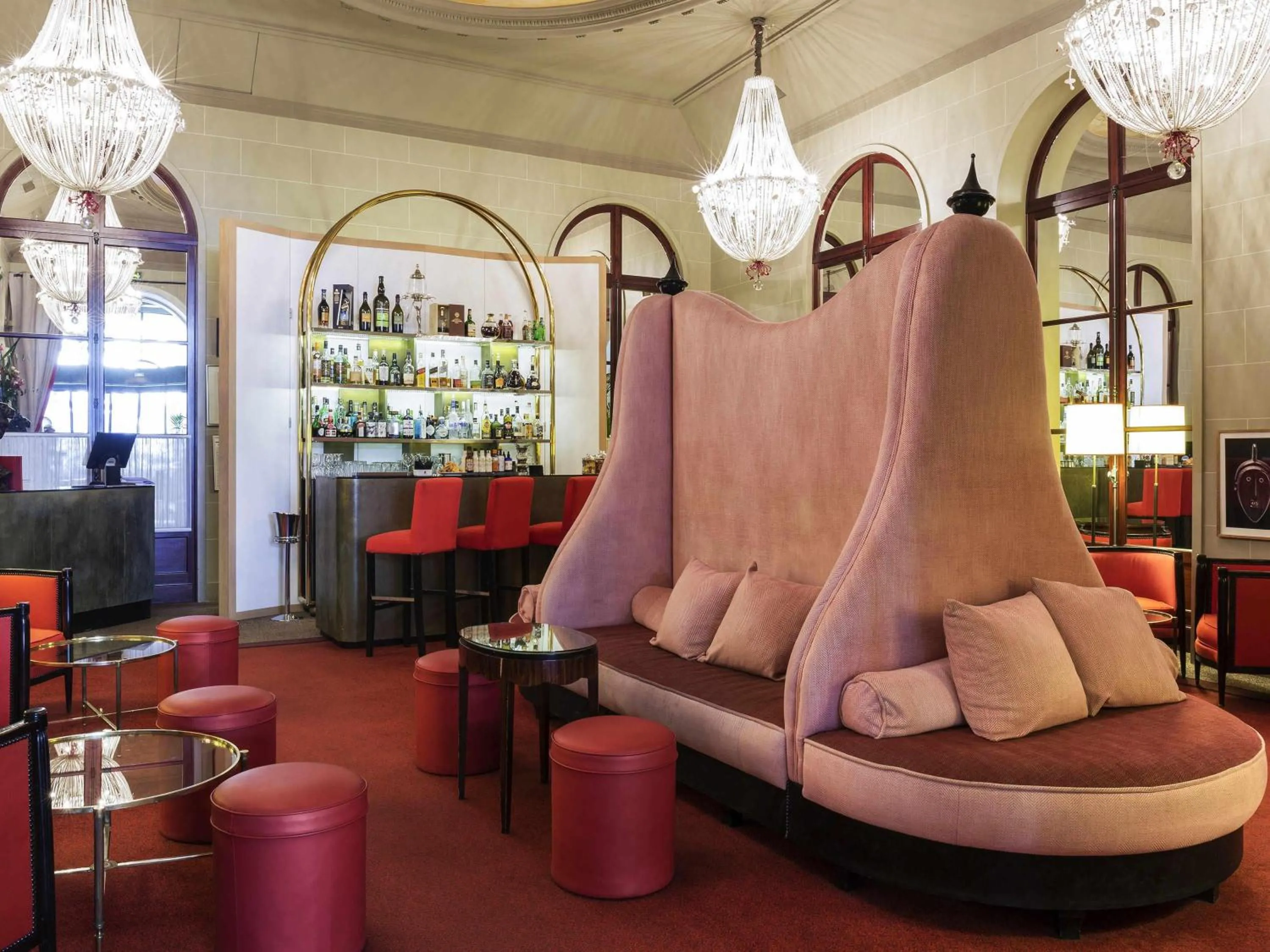 Lounge or bar in Carlton Hotel Lyon - MGallery Collection