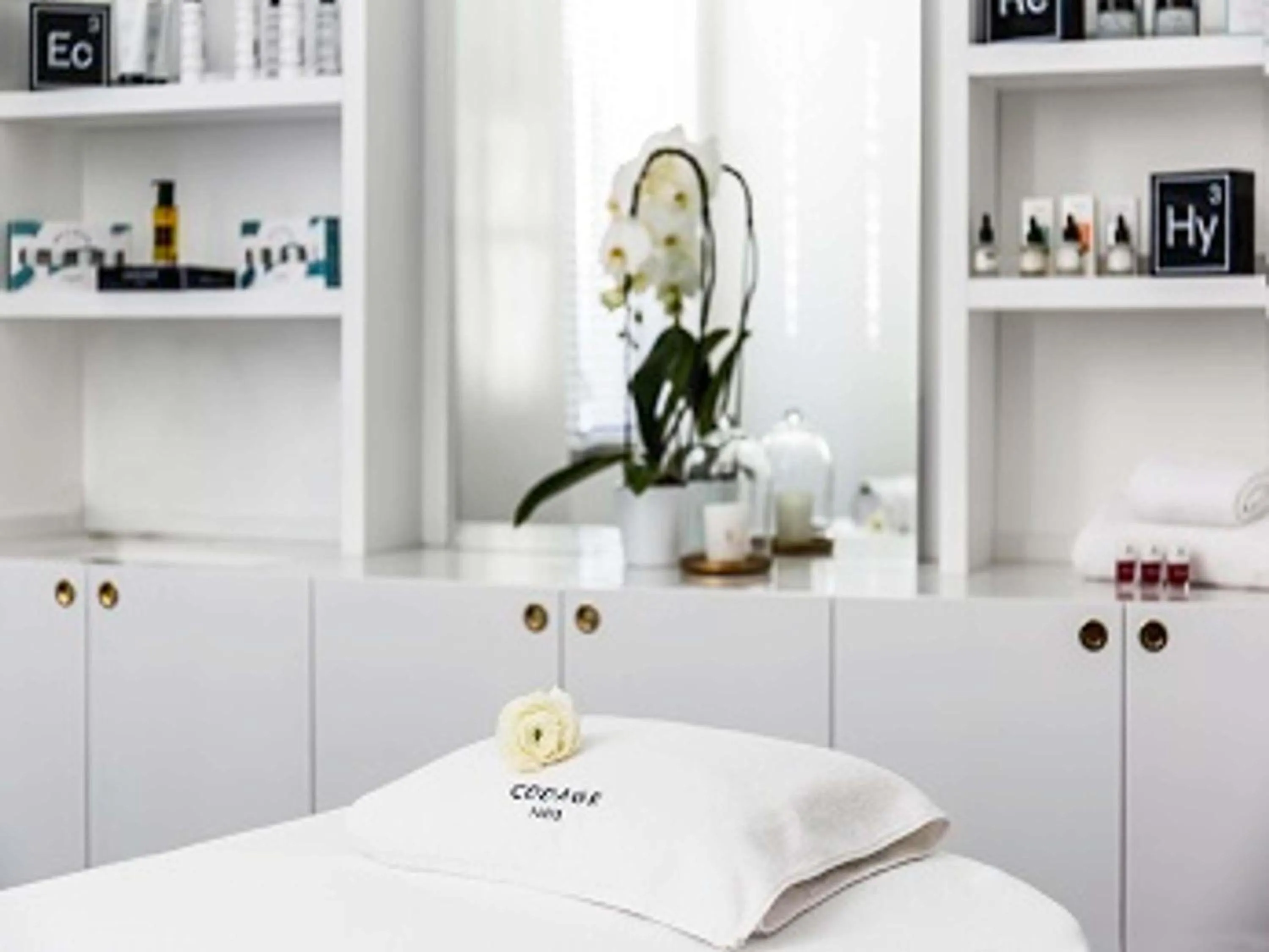 Property building, Bed in Carlton Hotel Lyon - MGallery Collection