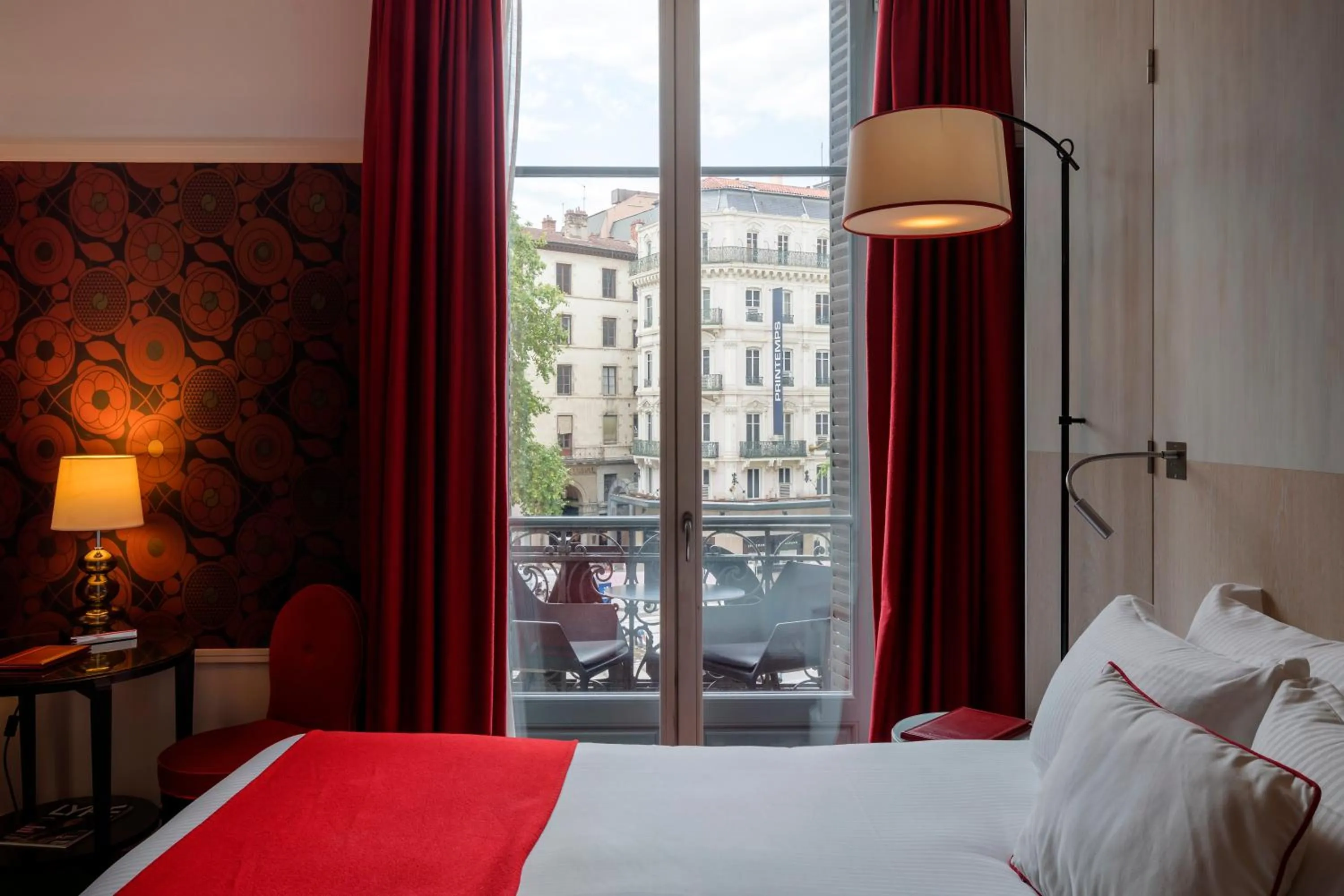 Balcony/Terrace, Bed in Carlton Hotel Lyon - MGallery Collection