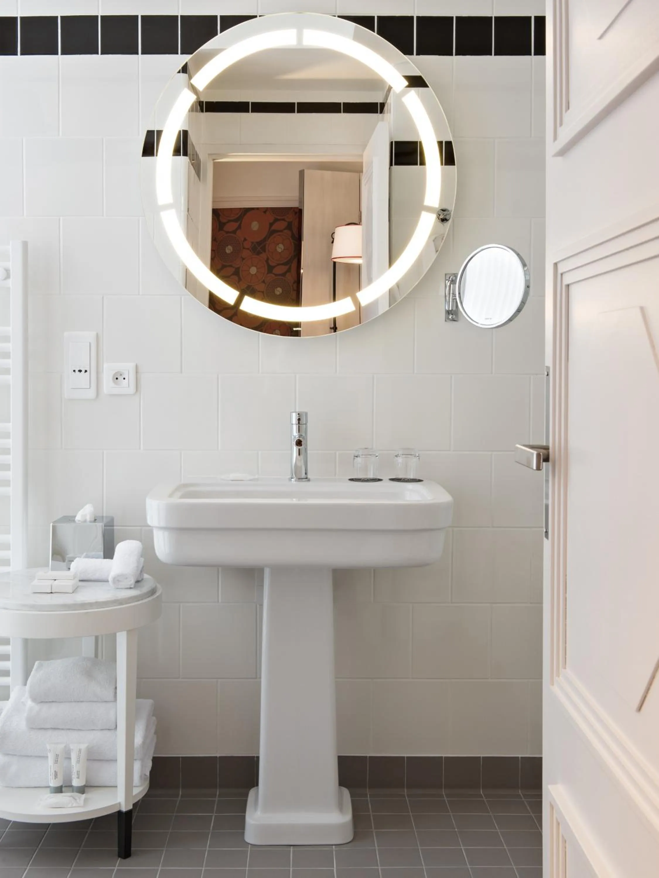 Toilet in Carlton Hotel Lyon - MGallery Collection