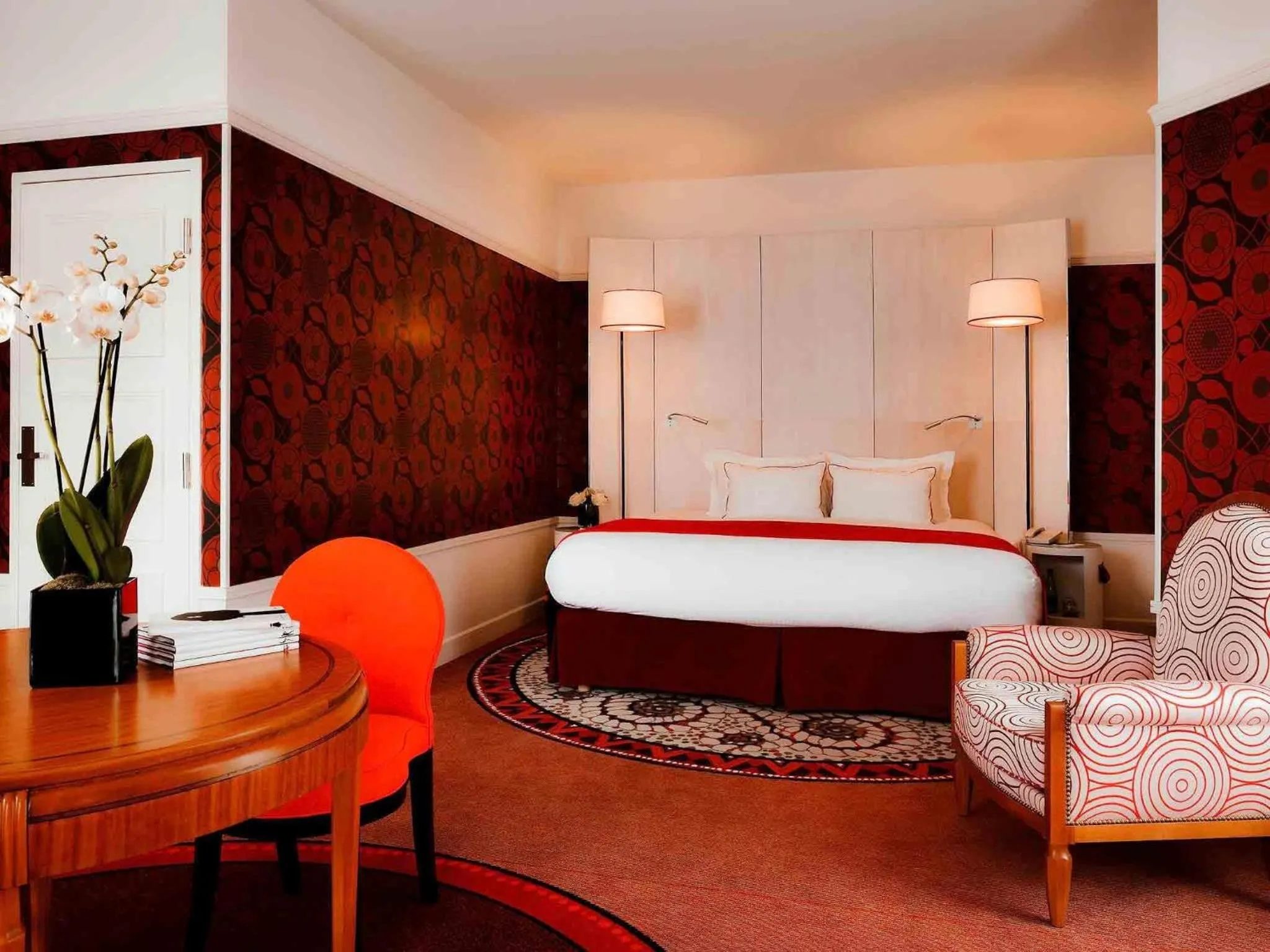 Bedroom, Bed in Carlton Hotel Lyon - MGallery Collection