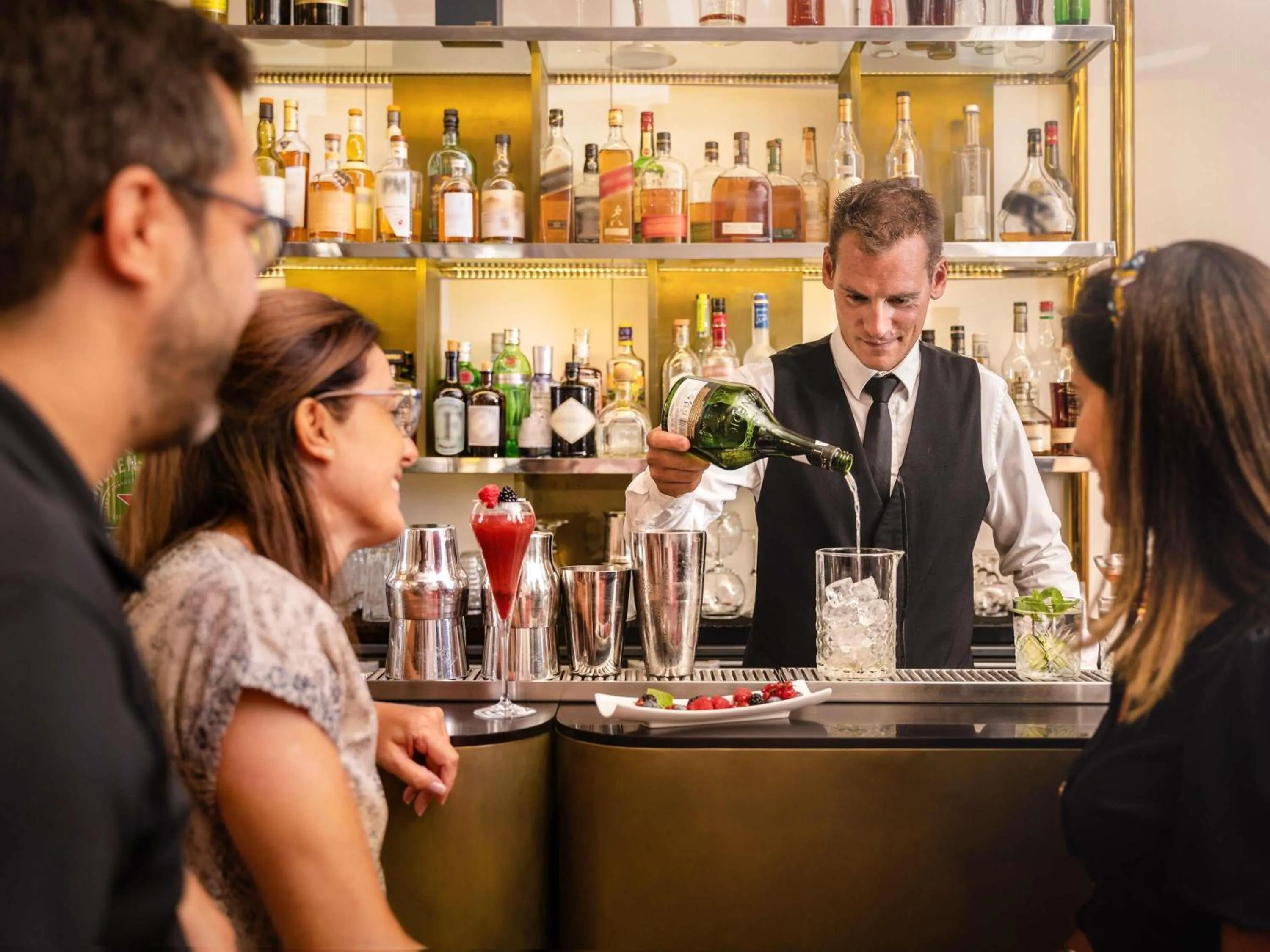 Lounge or bar in Carlton Hotel Lyon - MGallery Collection
