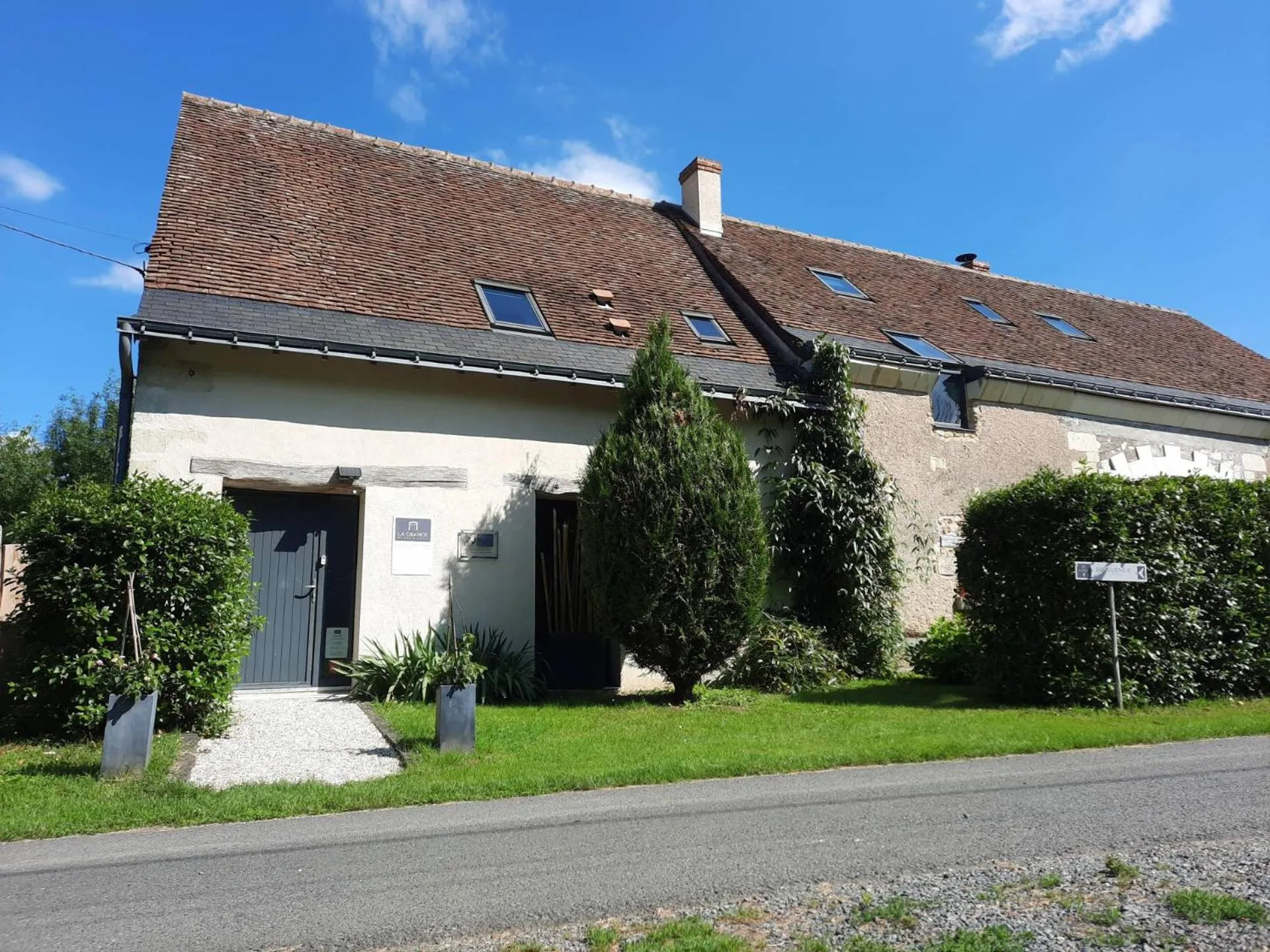 Facade/entrance in La Grange