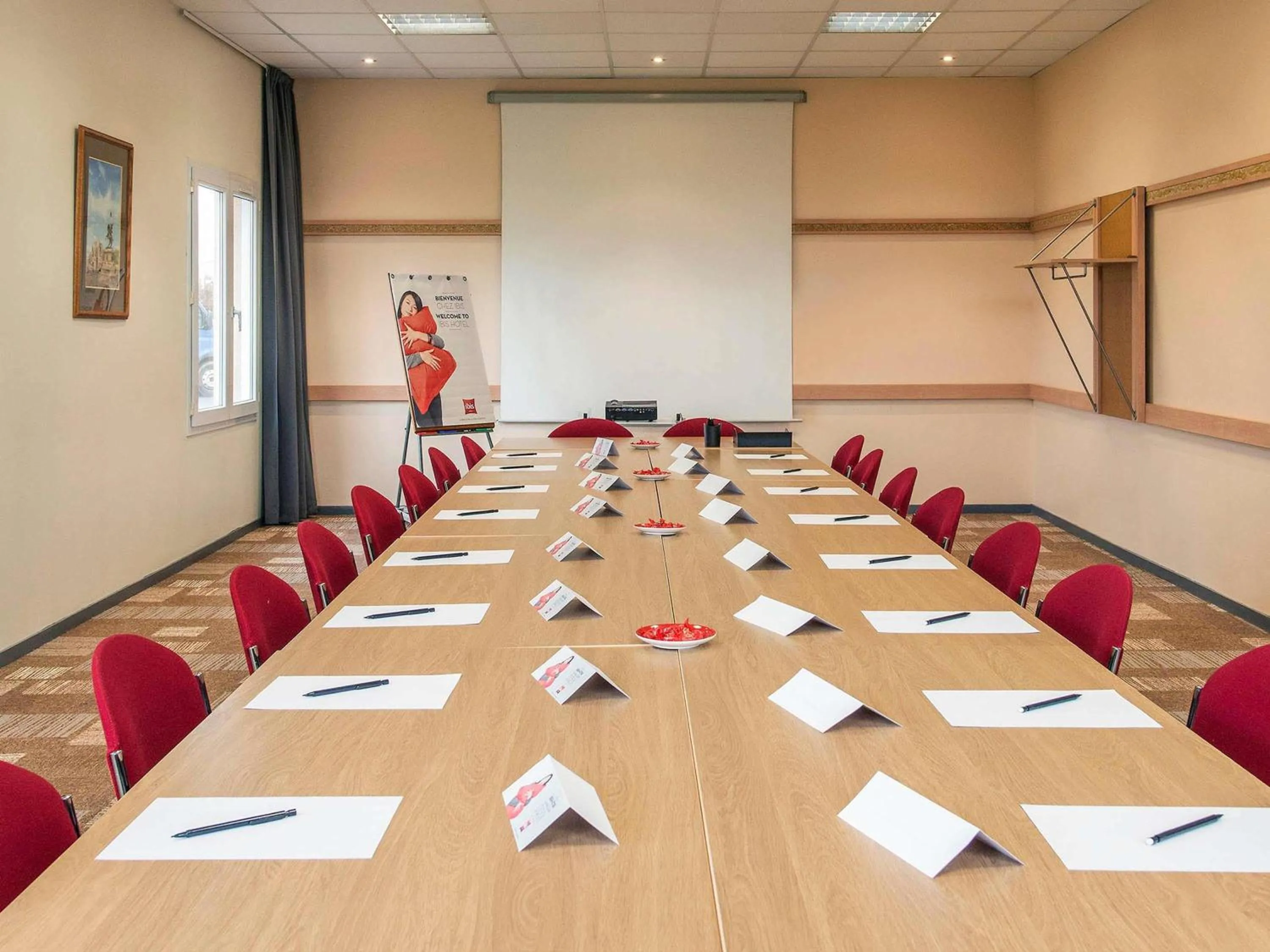 Meeting/conference room in ibis Falaise Coeur de Normandie