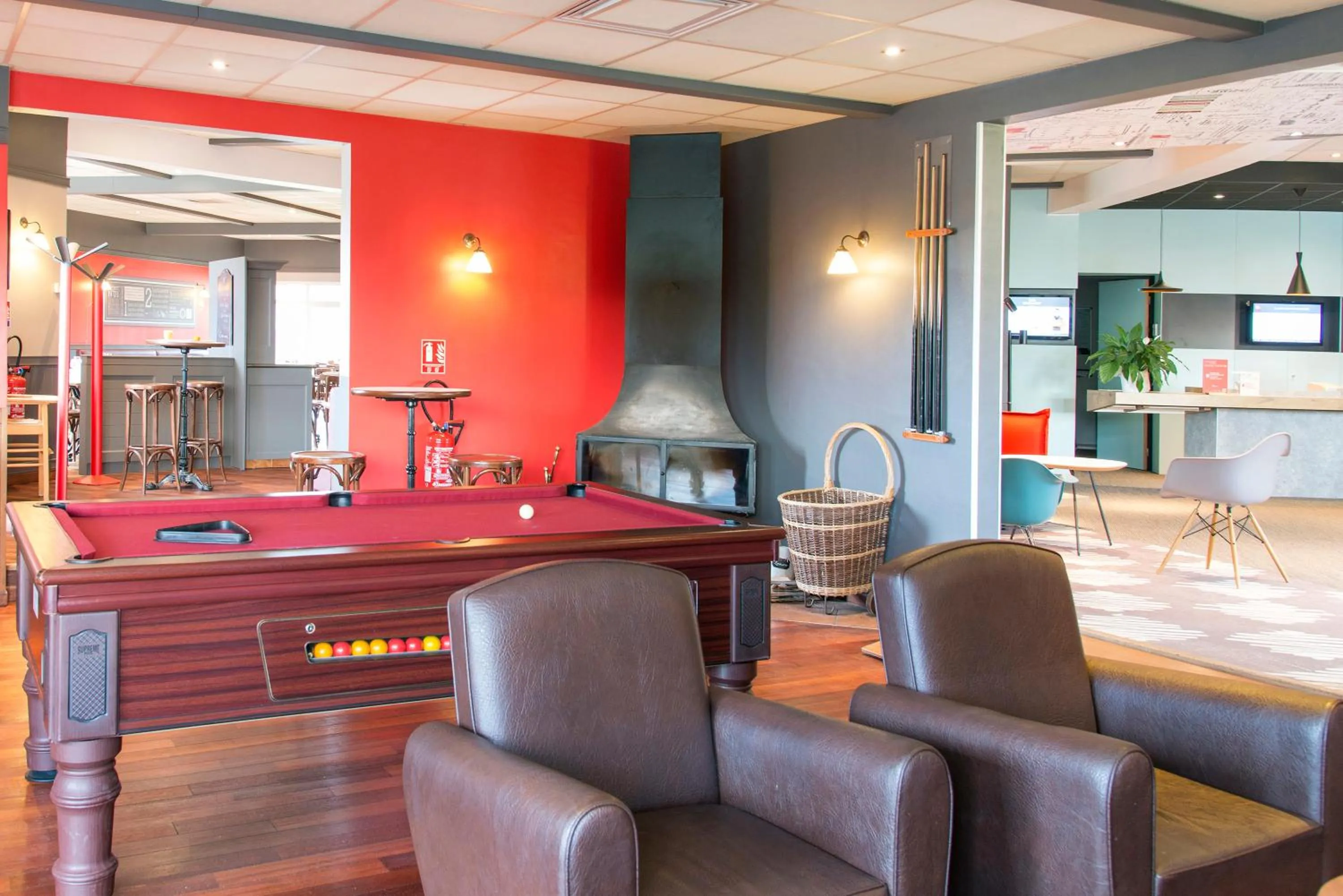 Communal lounge/ TV room in ibis Falaise Coeur de Normandie