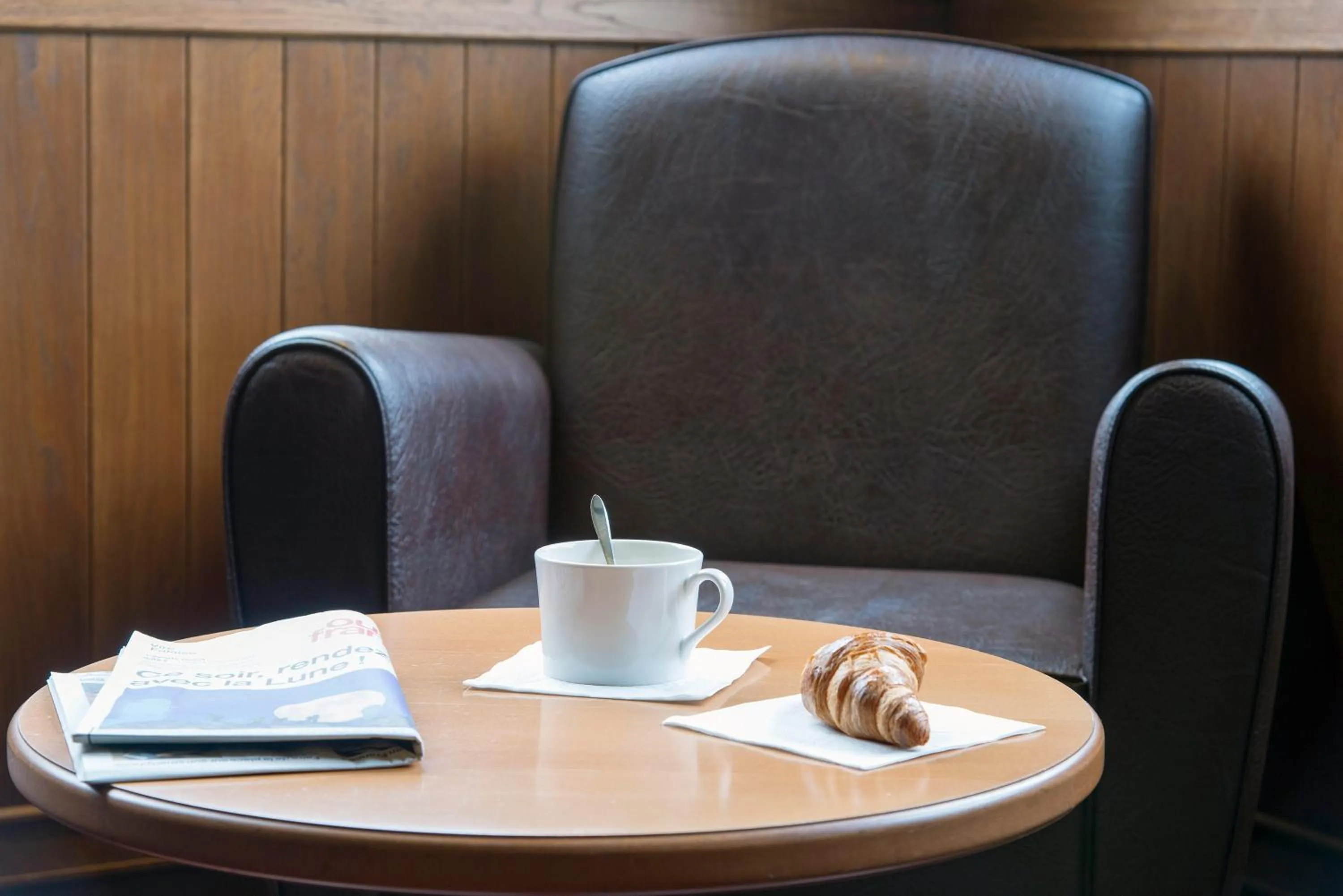 Communal lounge/ TV room in ibis Falaise Coeur de Normandie