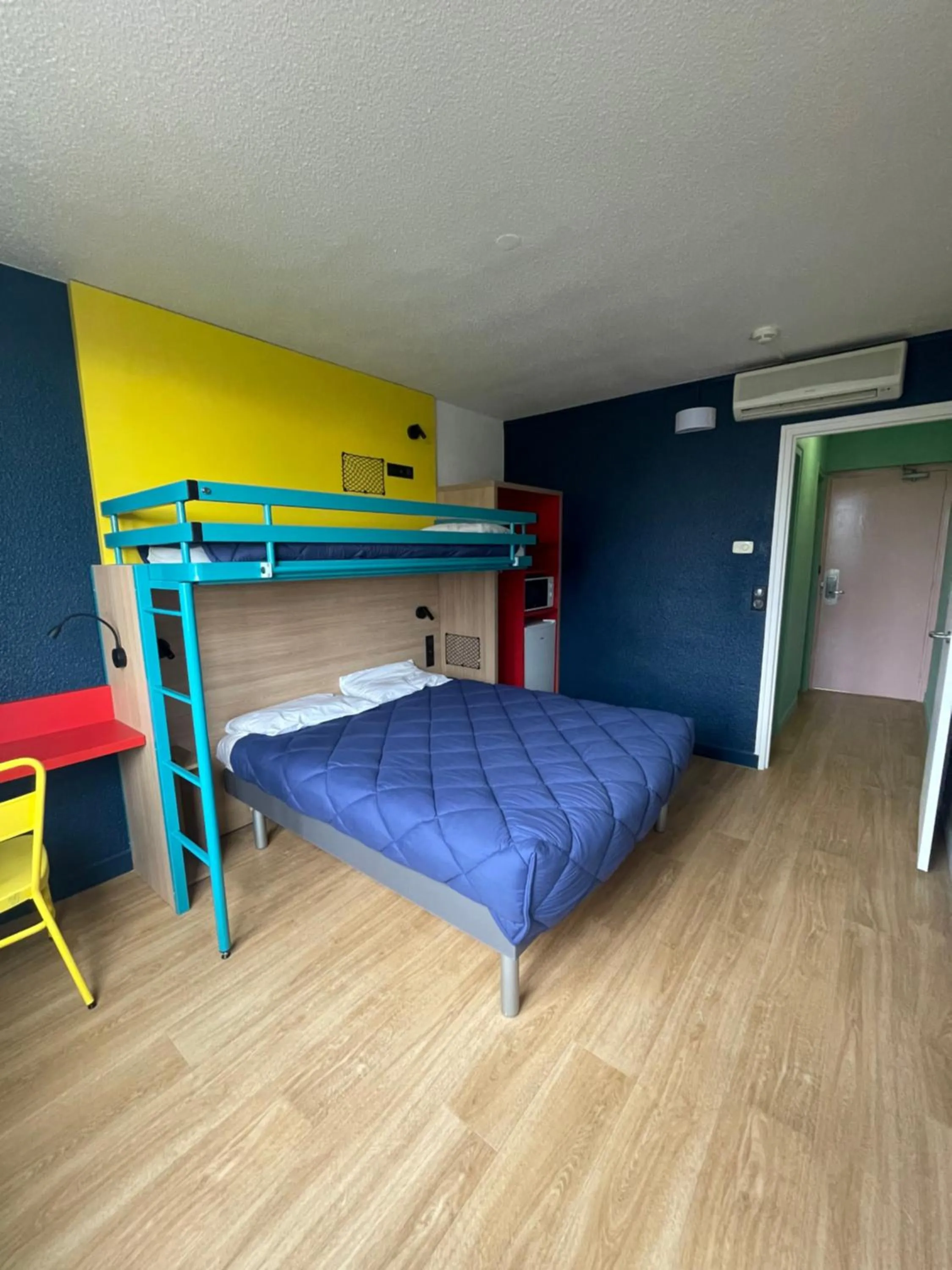 Bed in Premiere Classe Lyon Nord Dardilly