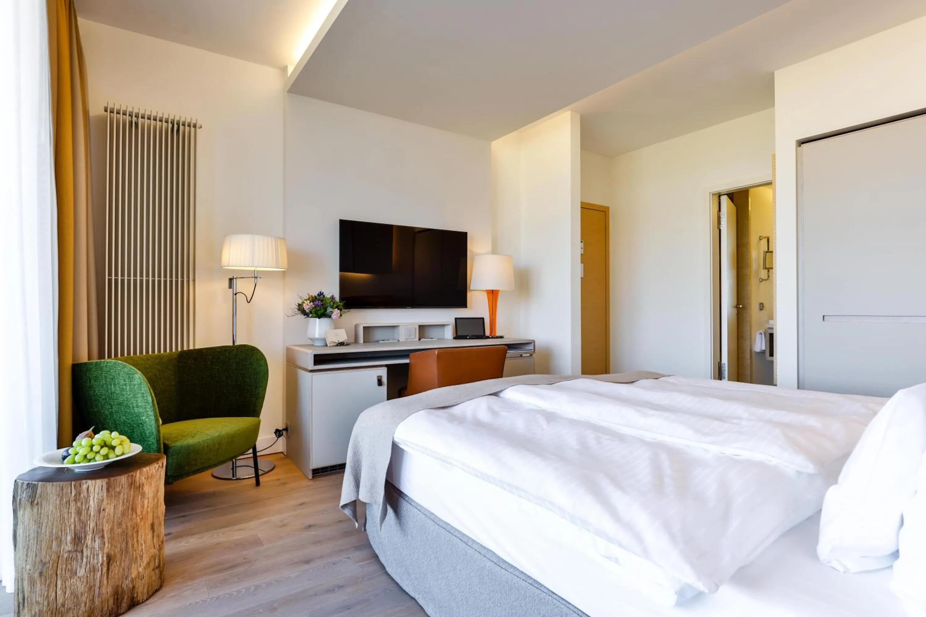 TV and multimedia, Bed in BUDERSAND Hotel - Golf & Spa - Sylt