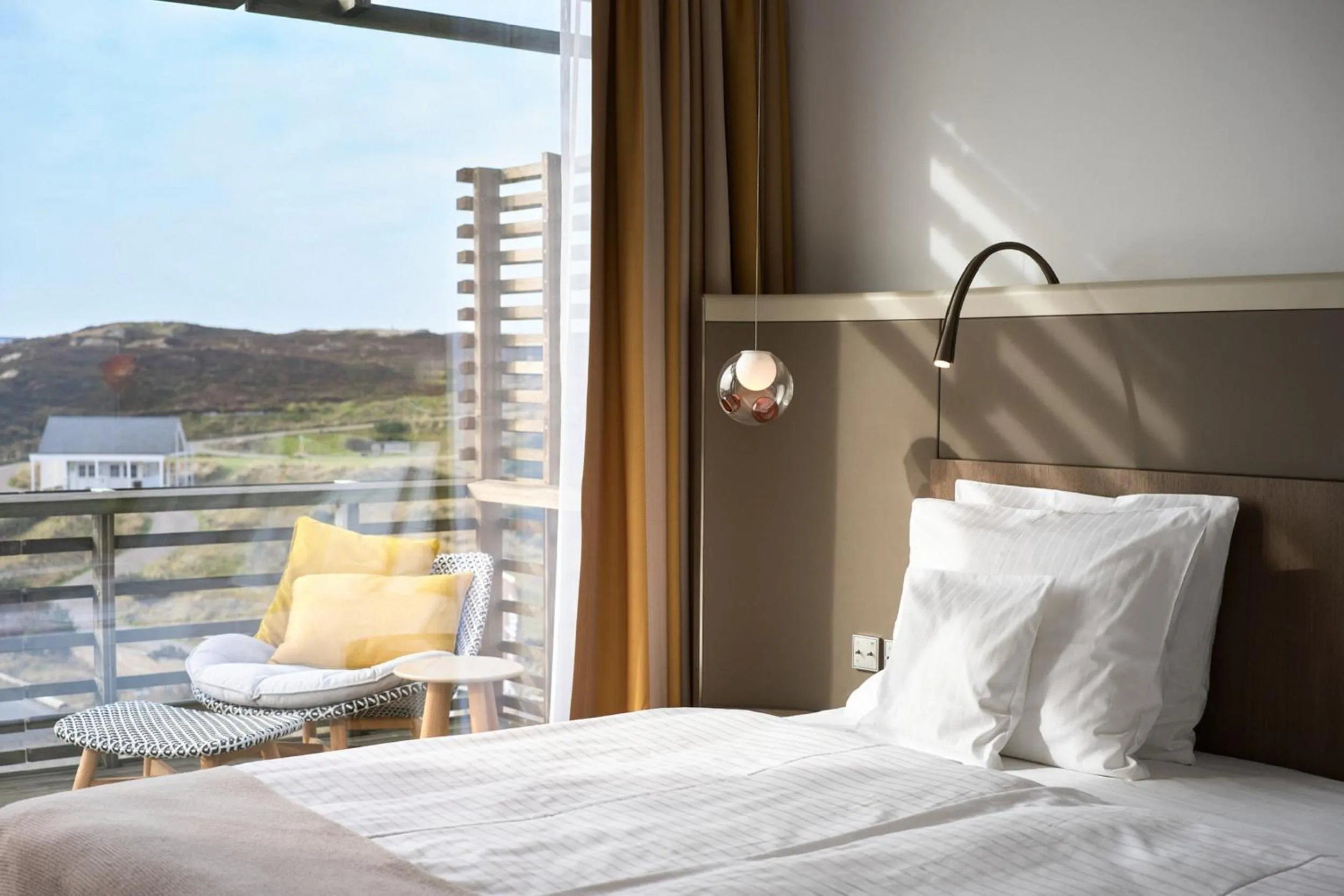 Bedroom, Bed in BUDERSAND Hotel - Golf & Spa - Sylt