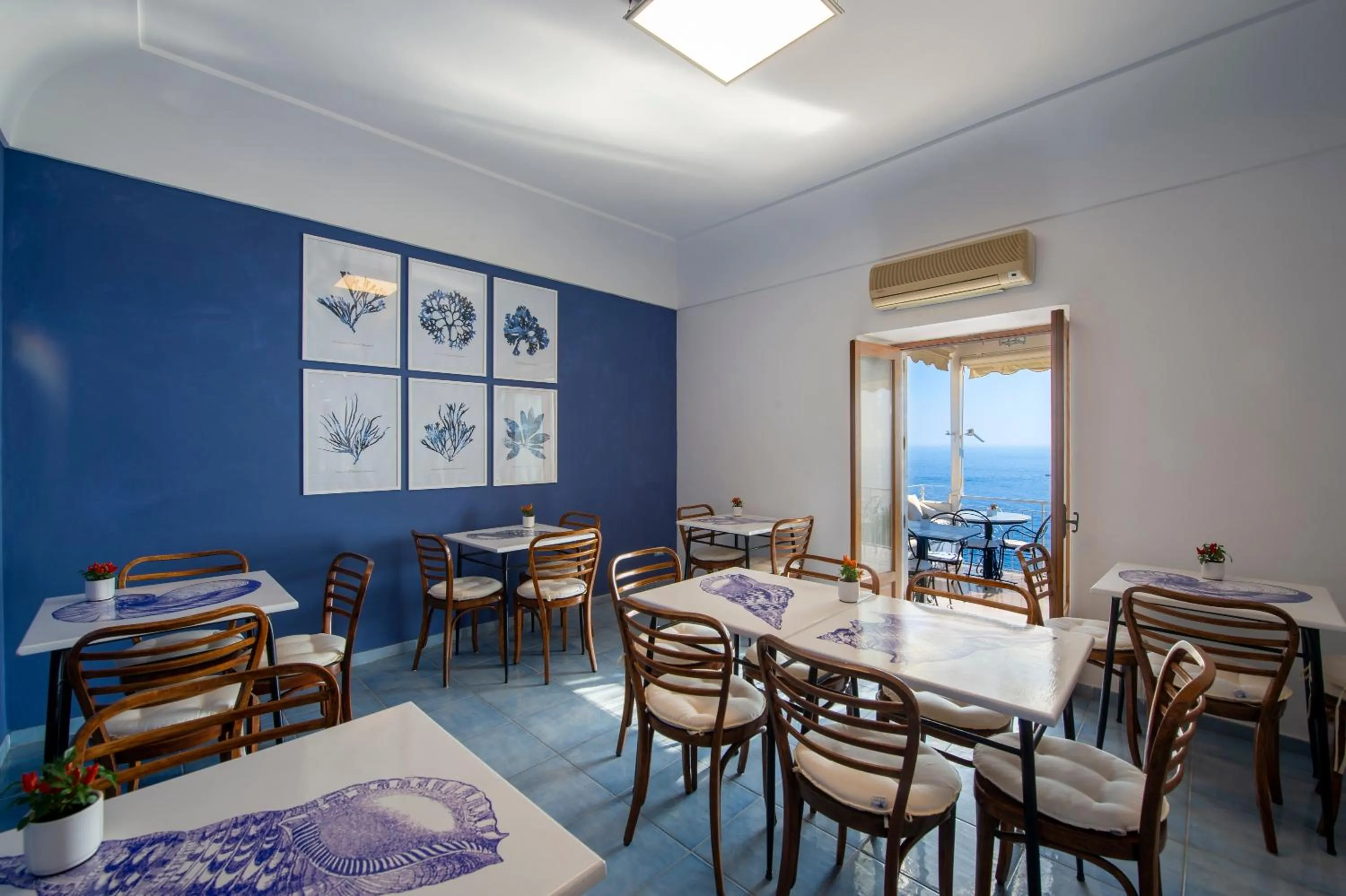 Restaurant/places to eat in Maresca Hotel Praiano