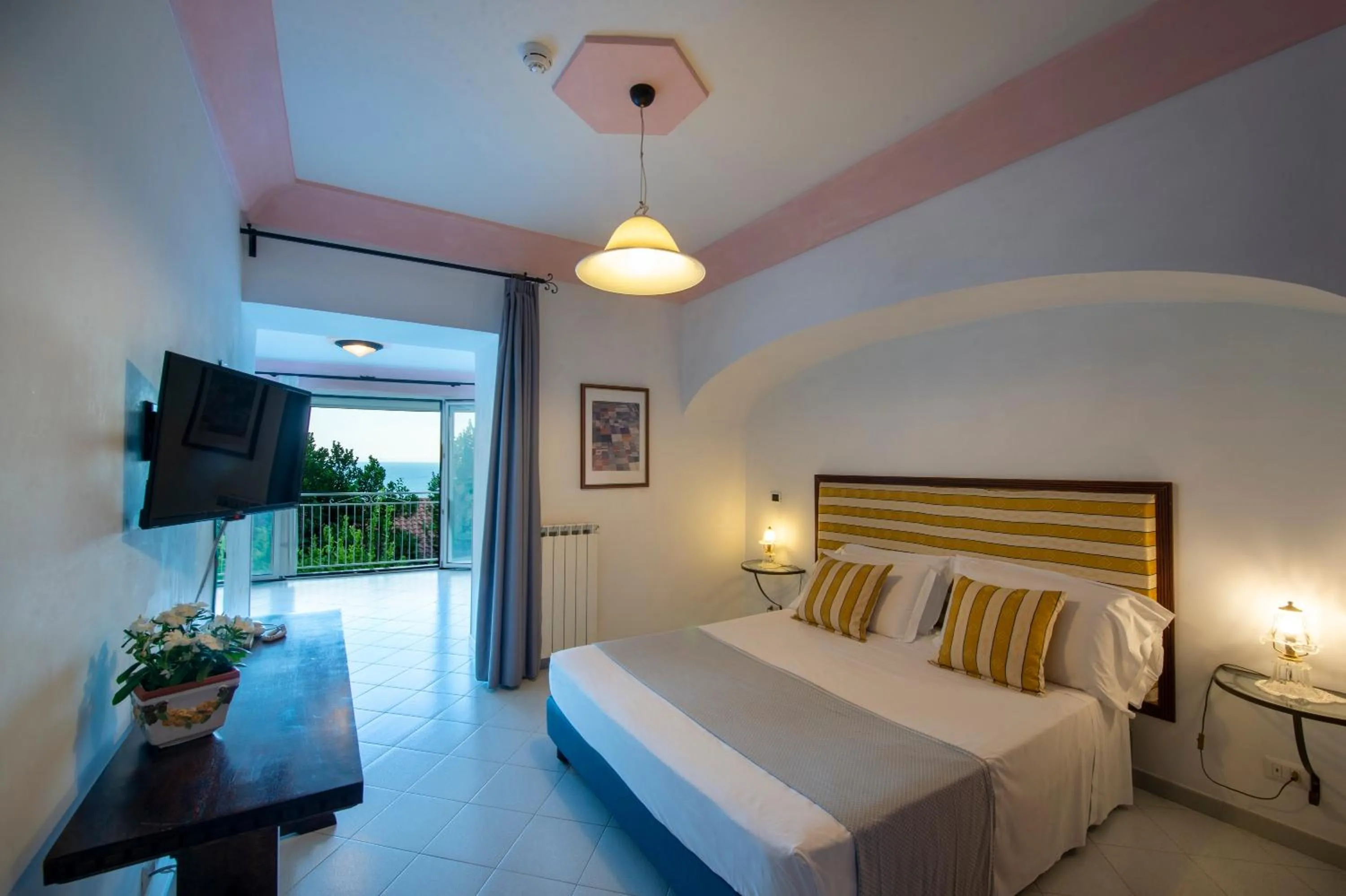 Photo of the whole room, Bed in Maresca Hotel Praiano