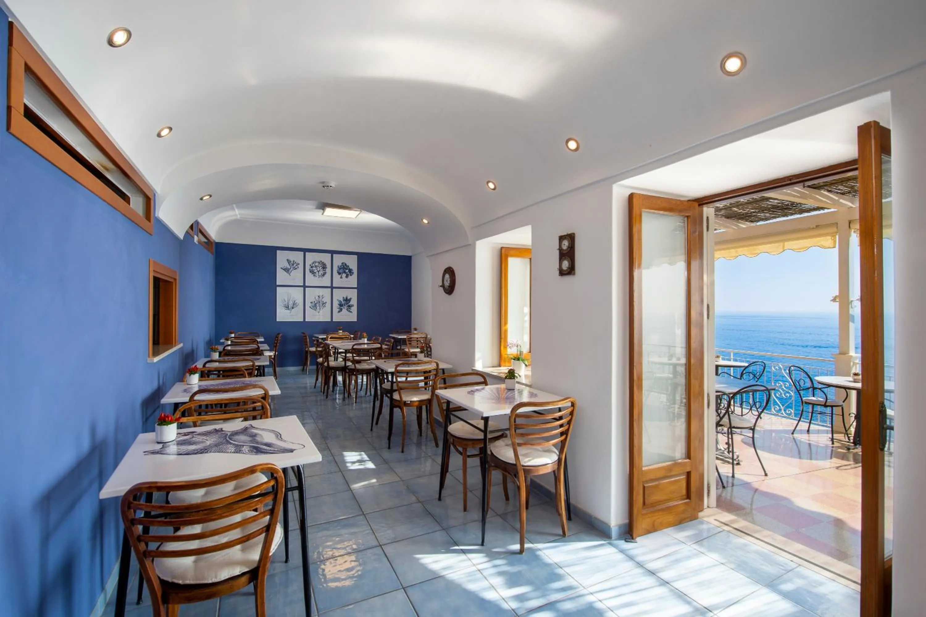 Restaurant/places to eat in Maresca Hotel Praiano