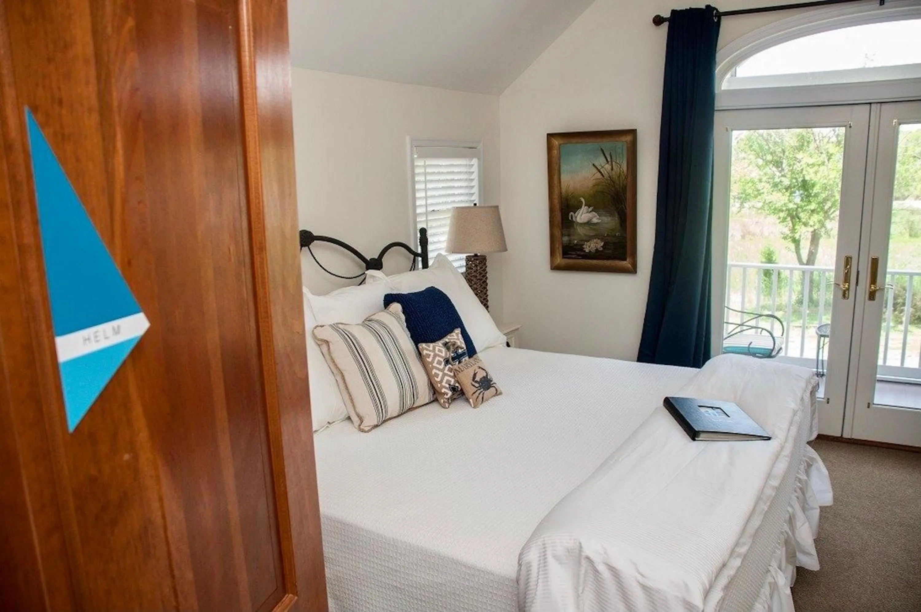 Deluxe King Room in Inn at Haven Harbour