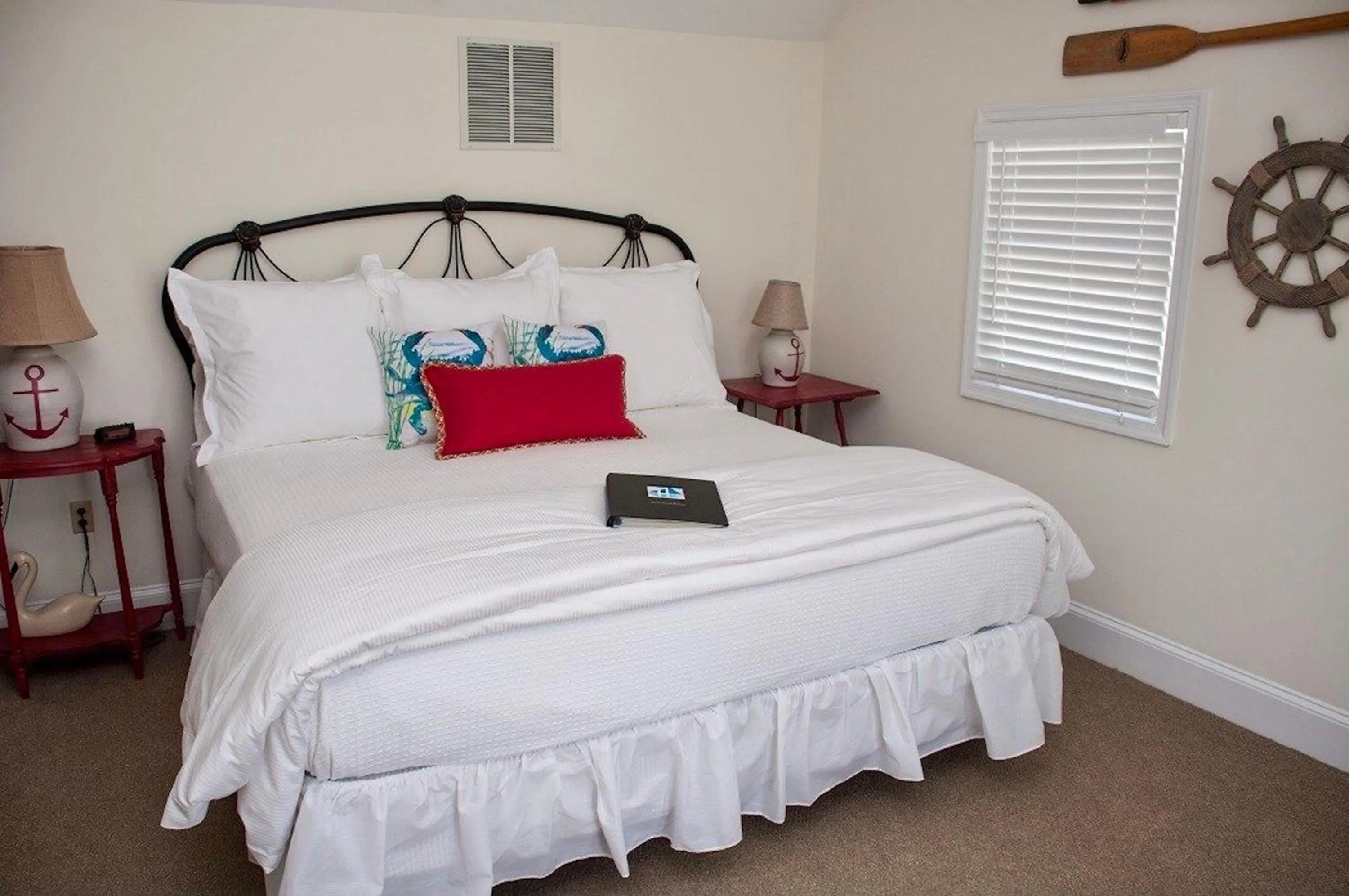 Superior King Room in Inn at Haven Harbour