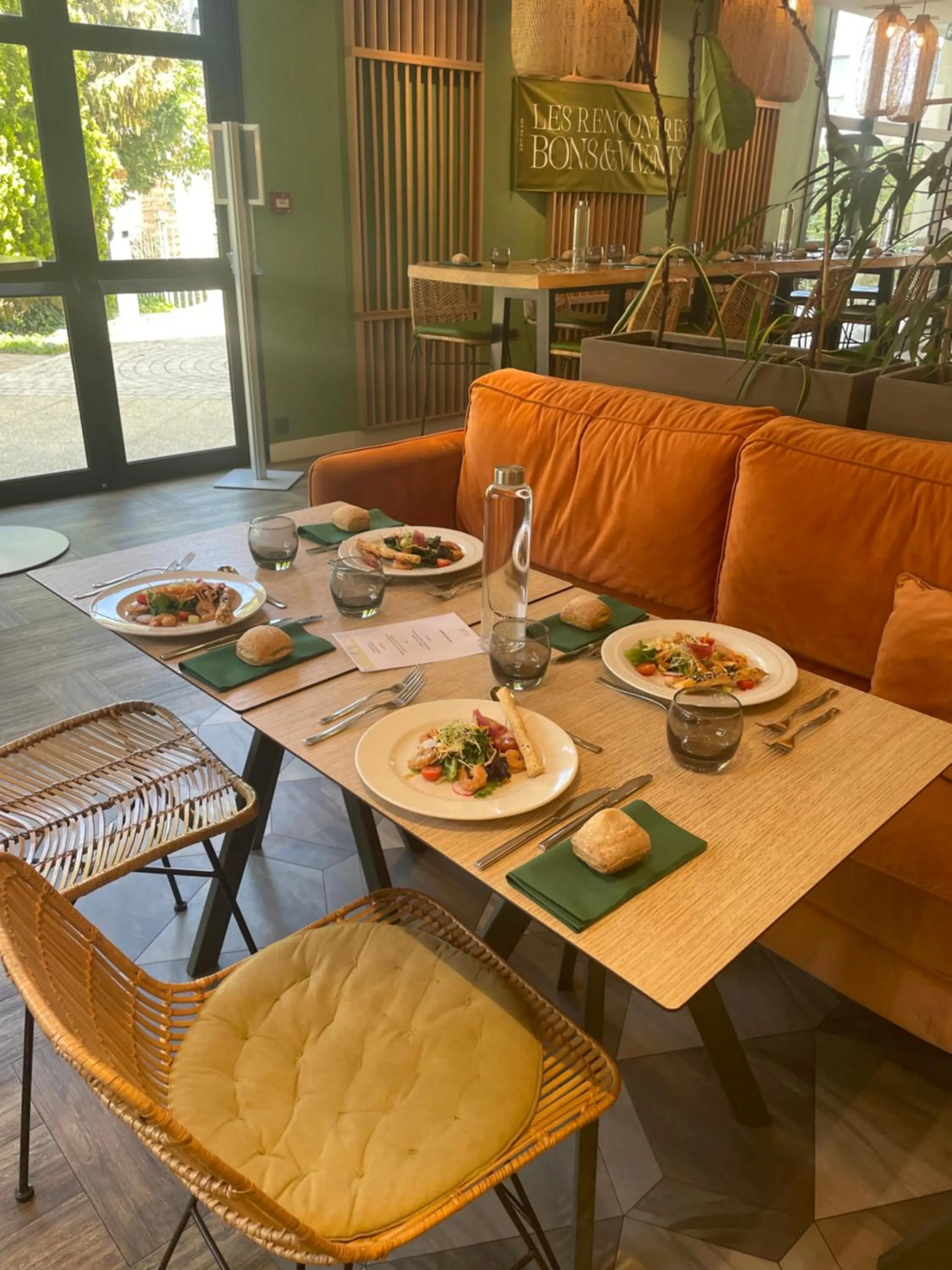 Restaurant/places to eat in Mercure Niort Marais Poitevin