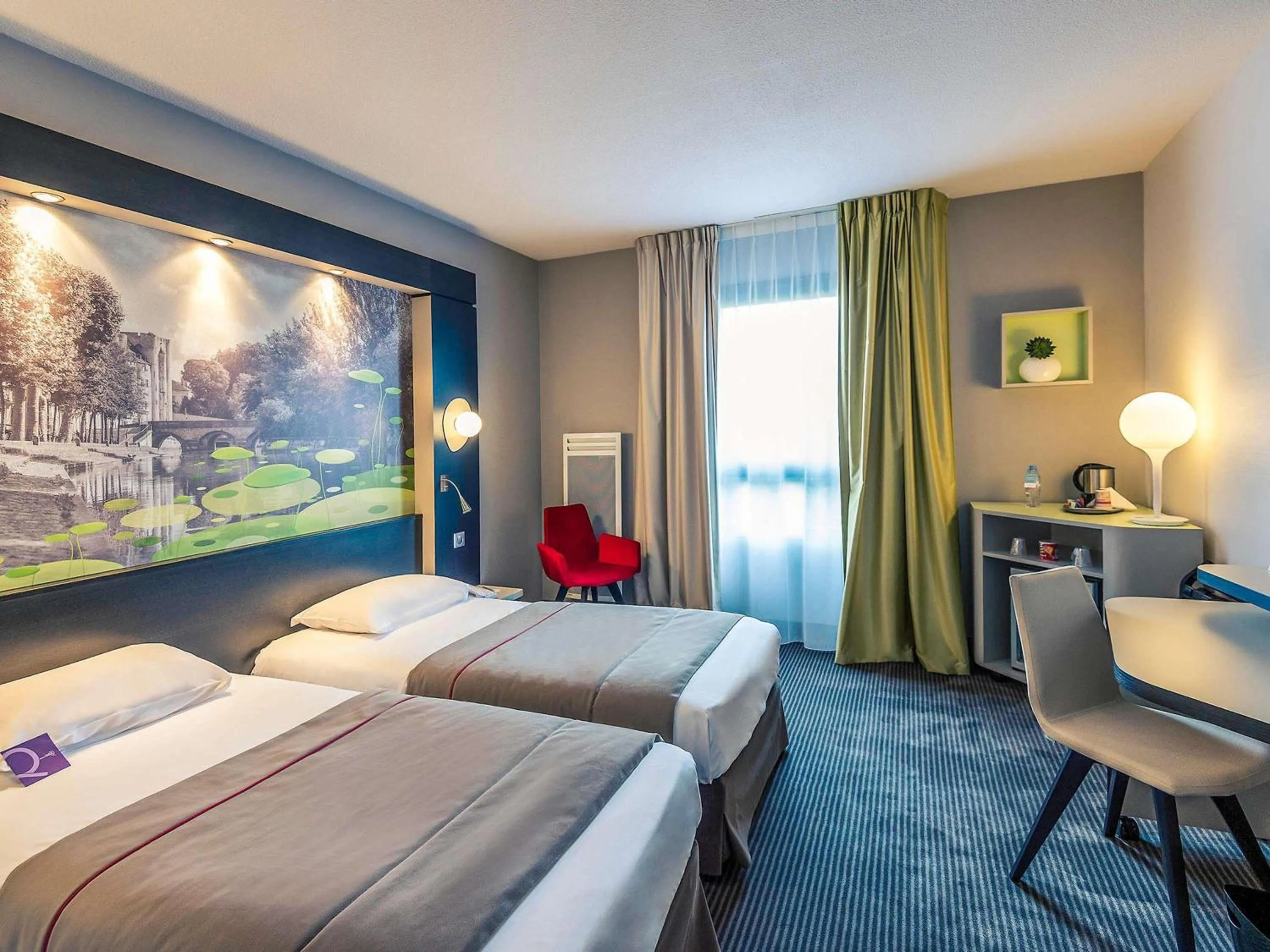 Bedroom, Bed in Mercure Niort Marais Poitevin