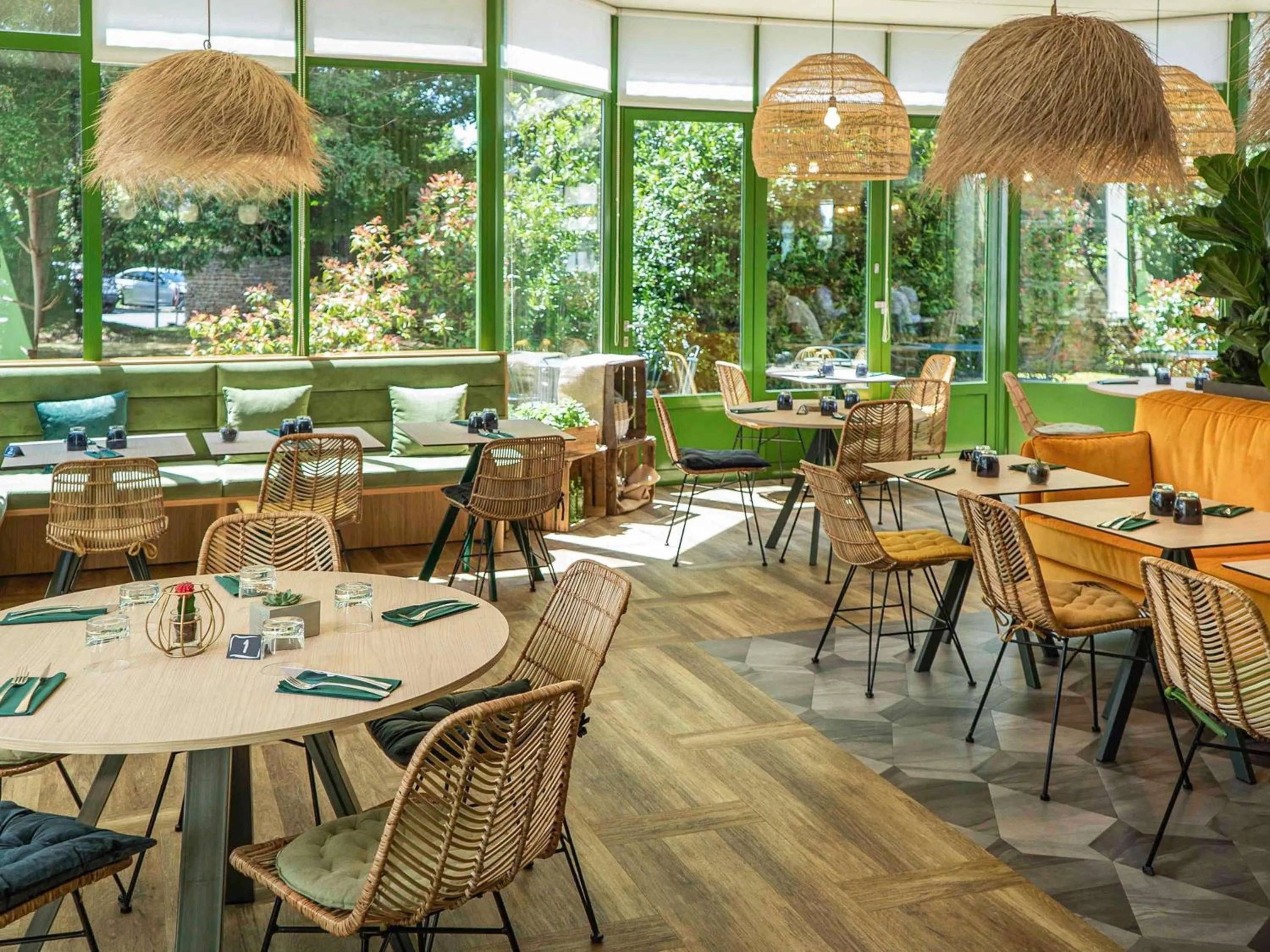 Restaurant/places to eat in Mercure Niort Marais Poitevin