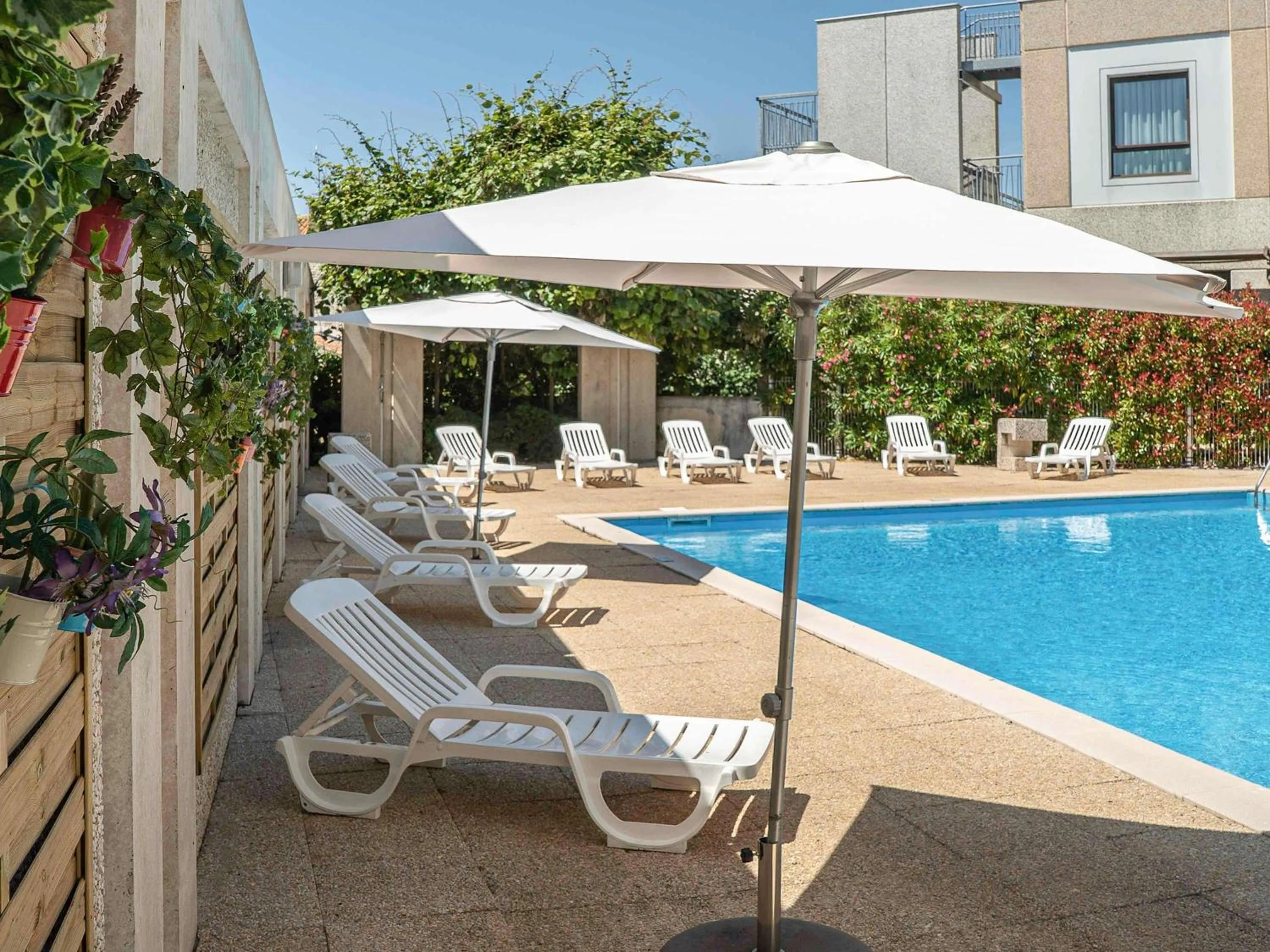 Property building in Mercure Niort Marais Poitevin