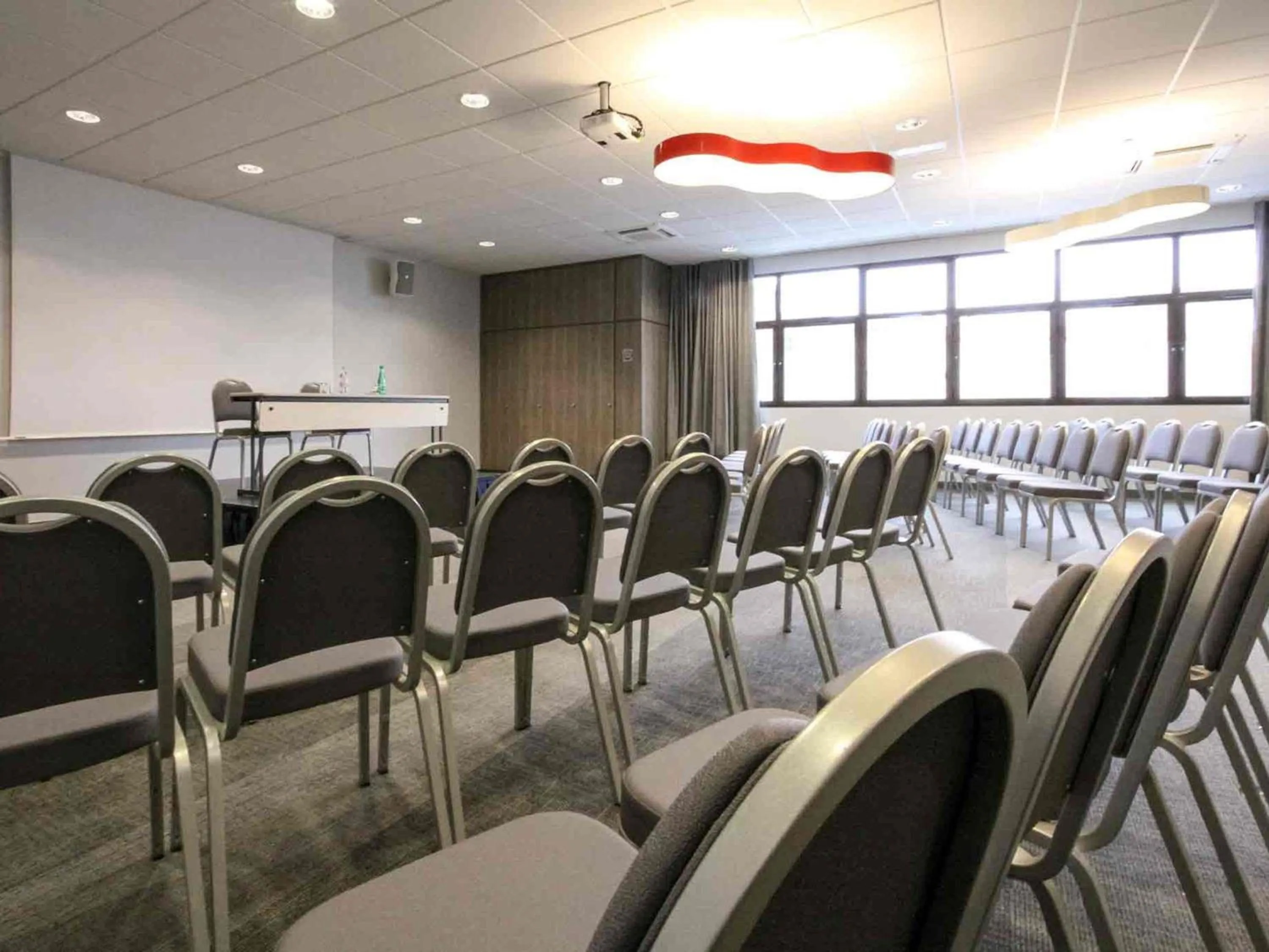 Meeting/conference room in Mercure Niort Marais Poitevin