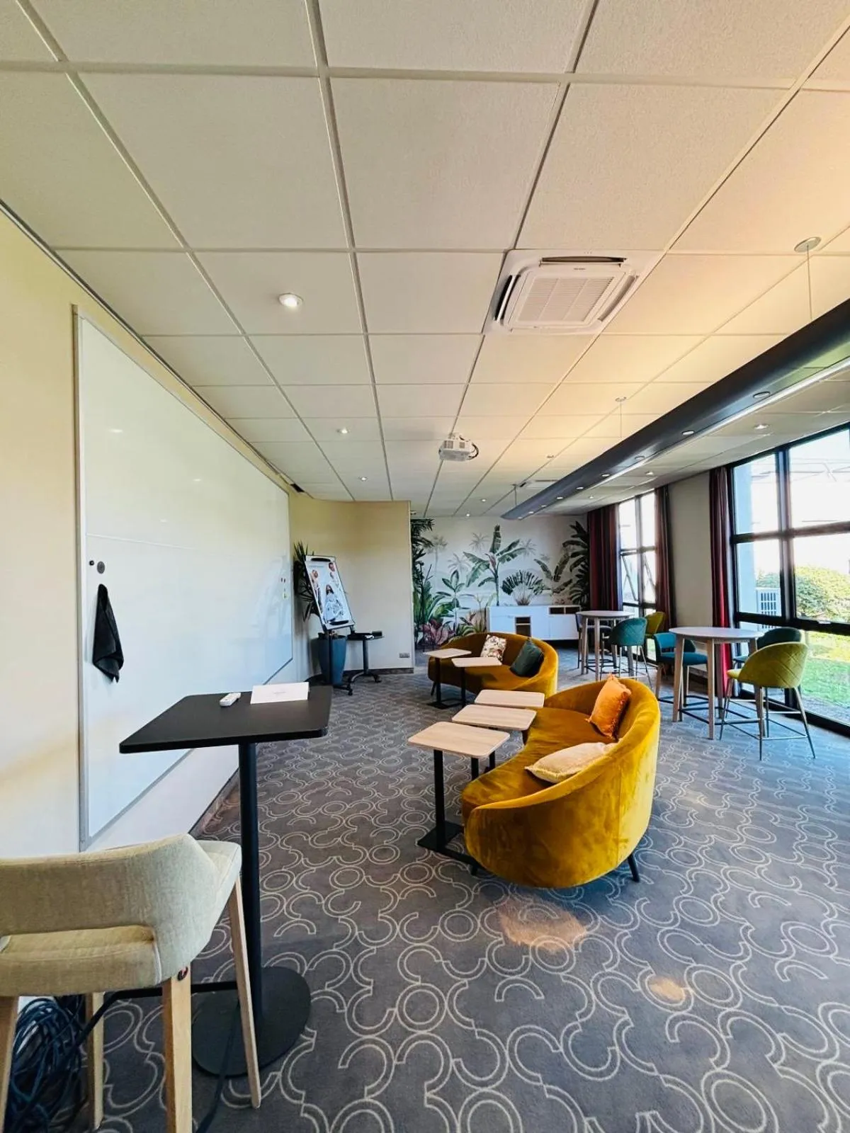 Meeting/conference room in Mercure Niort Marais Poitevin