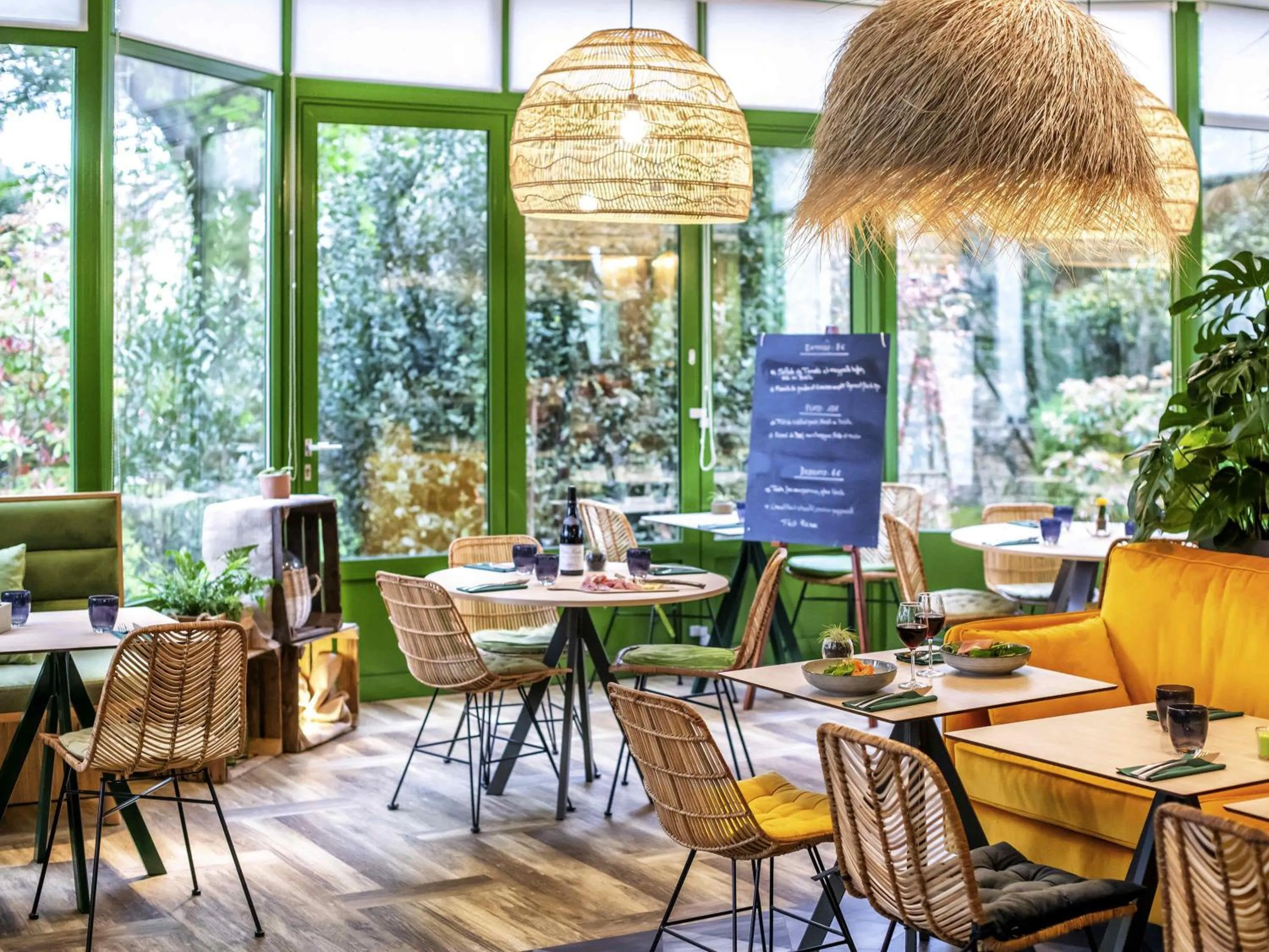 Restaurant/places to eat in Mercure Niort Marais Poitevin