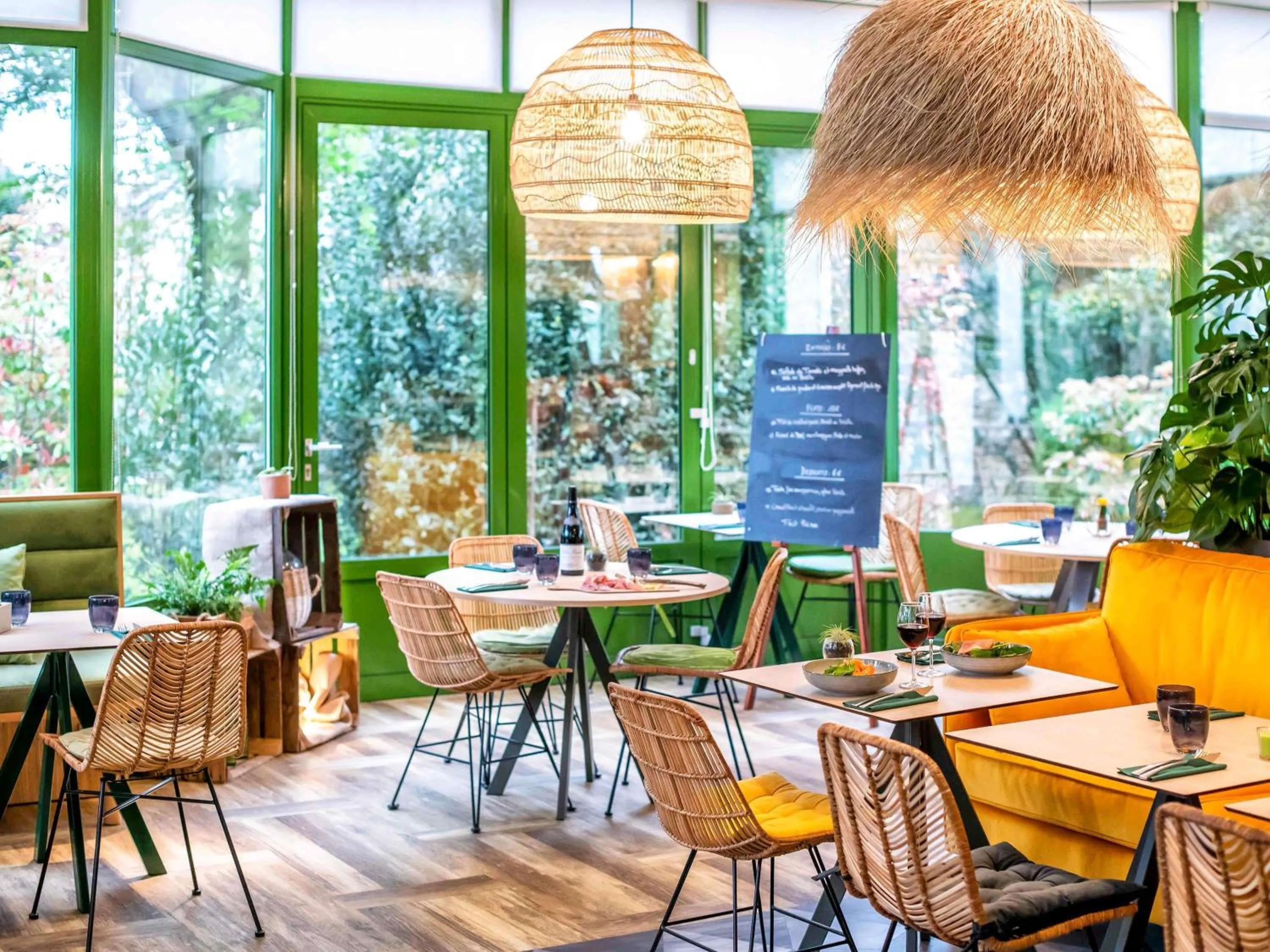 Restaurant/places to eat in Mercure Niort Marais Poitevin