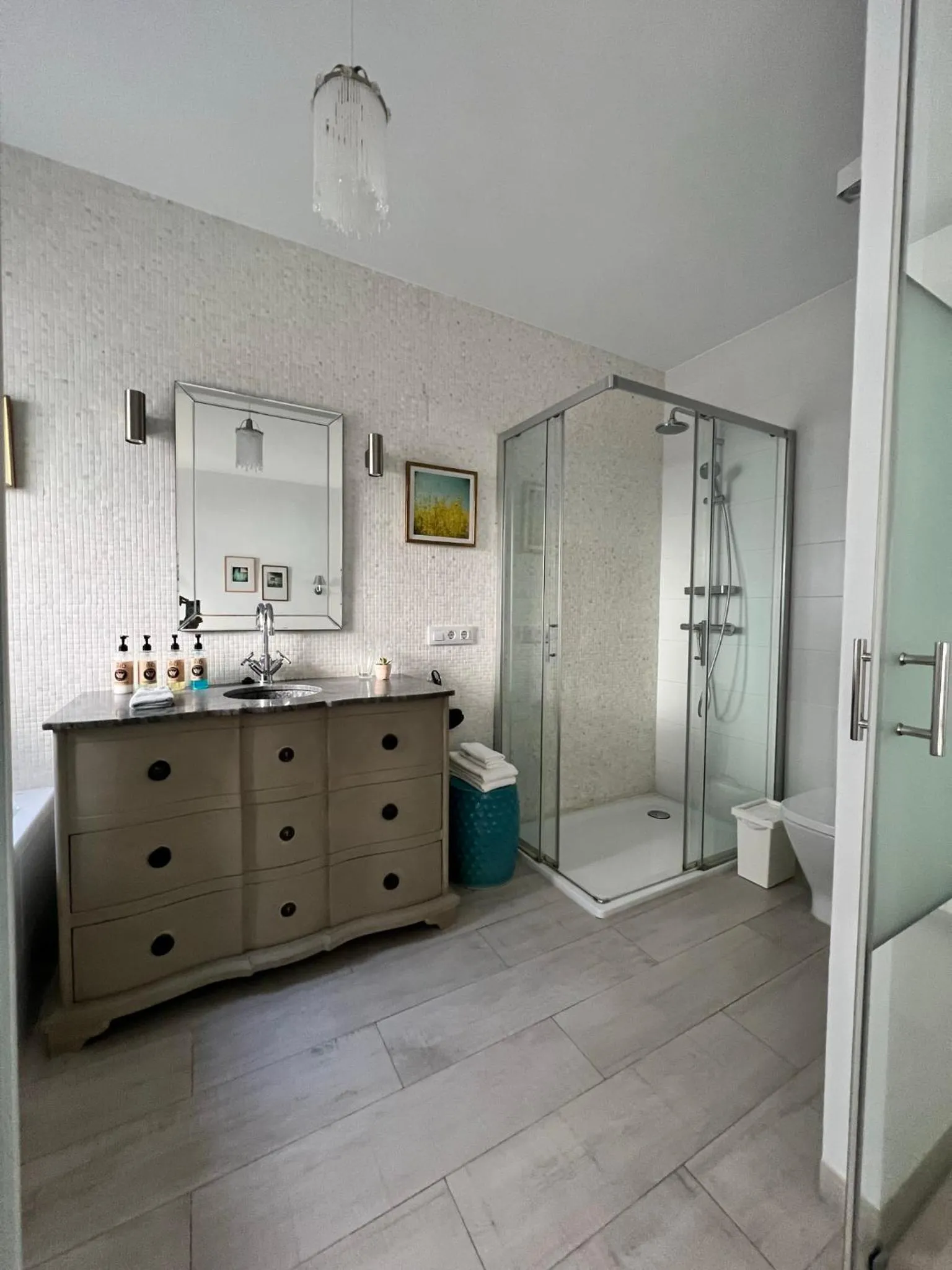 Shower, Bathroom in Chipibeach, Hostal Boutique